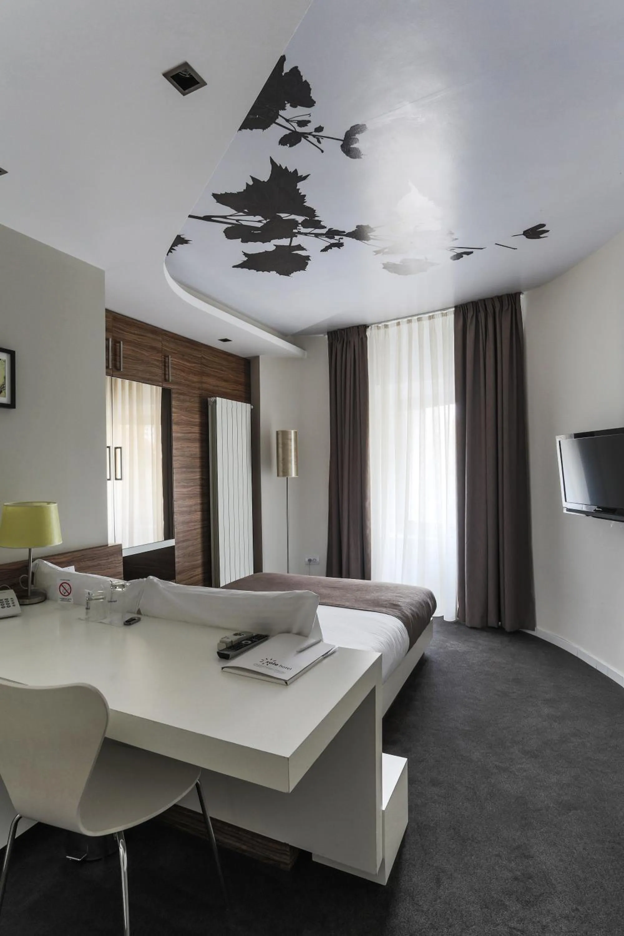 TV and multimedia, Bed in Hotel Sole