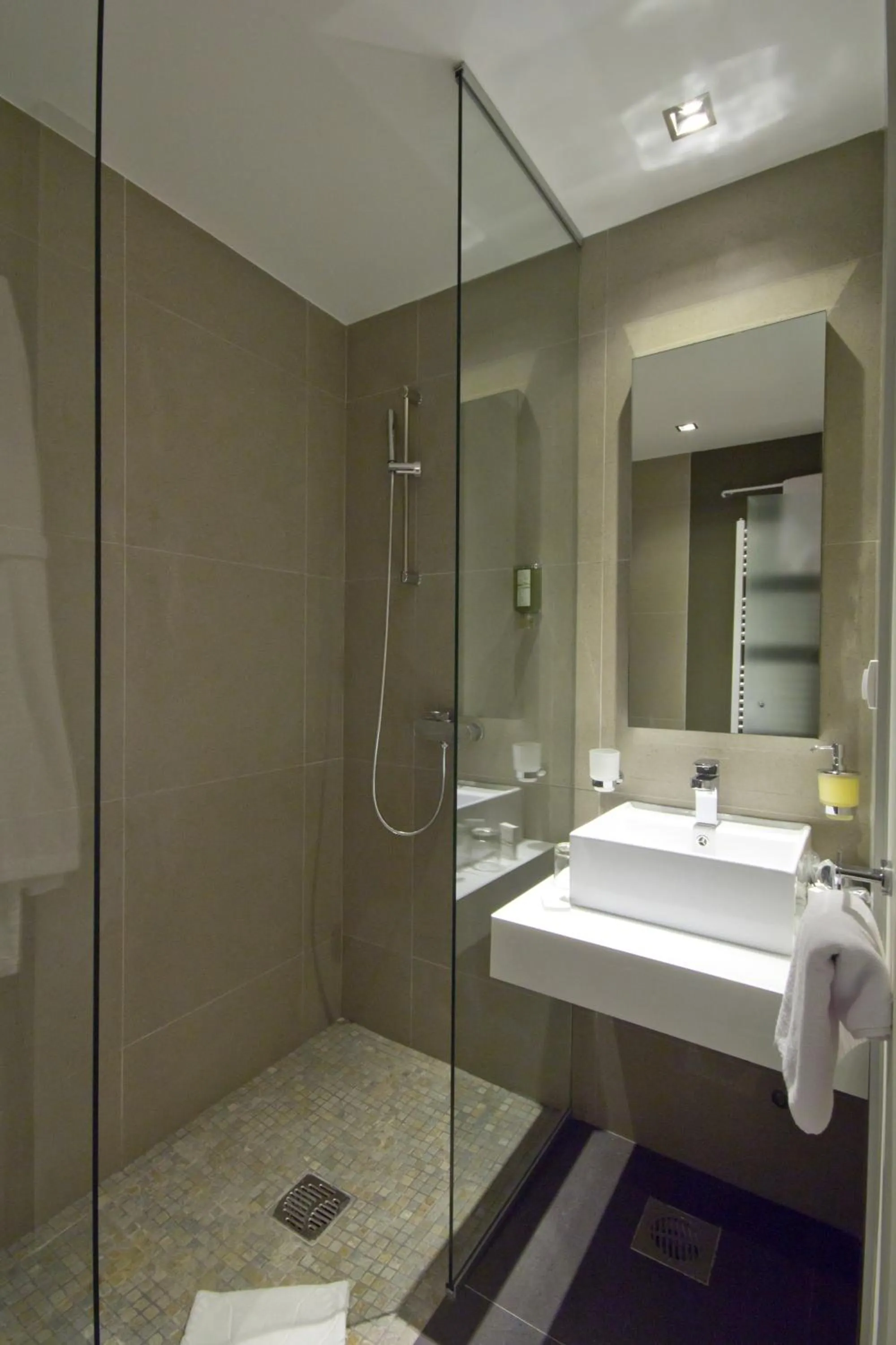 Shower in Hotel Sole