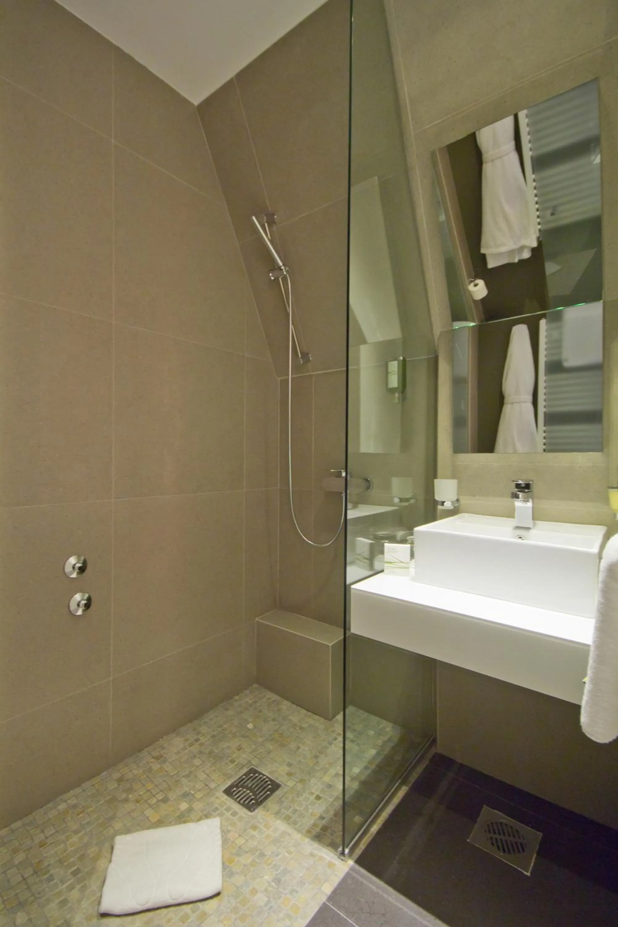 Shower in Hotel Sole