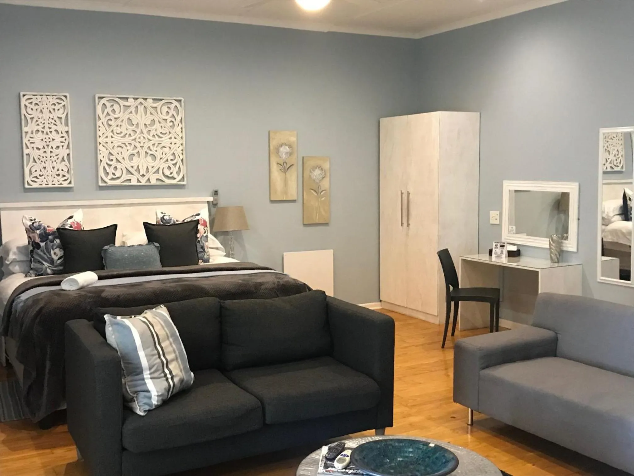 Photo of the whole room in Anathi Hotel