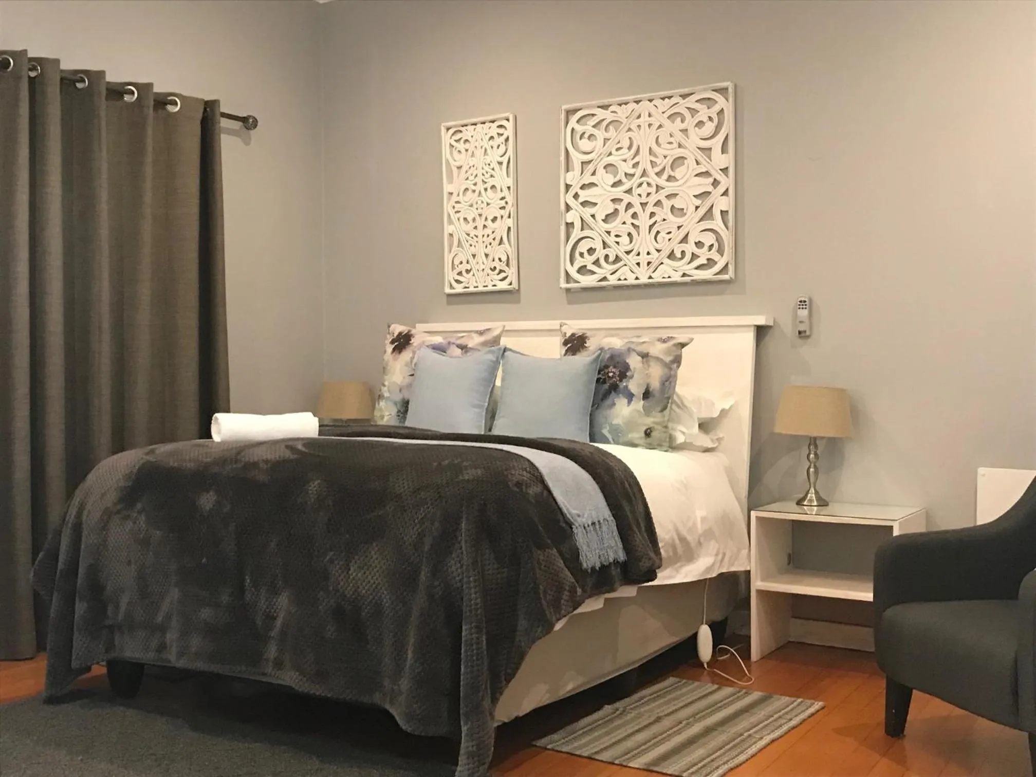 Bedroom, Bed in Anathi Hotel