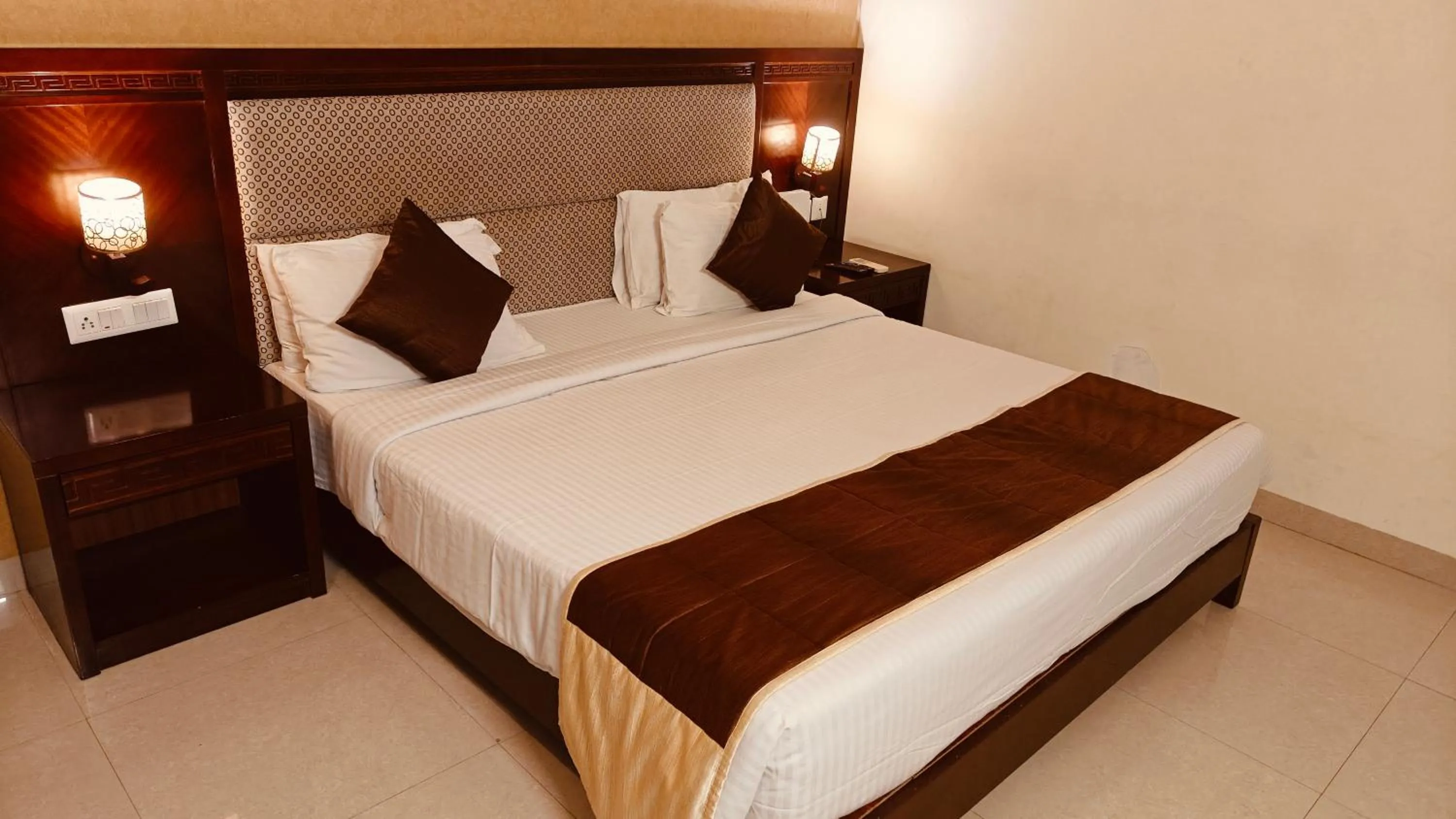 Bed in Alps Residency - A Bergamont Hotel, Krishnagiri