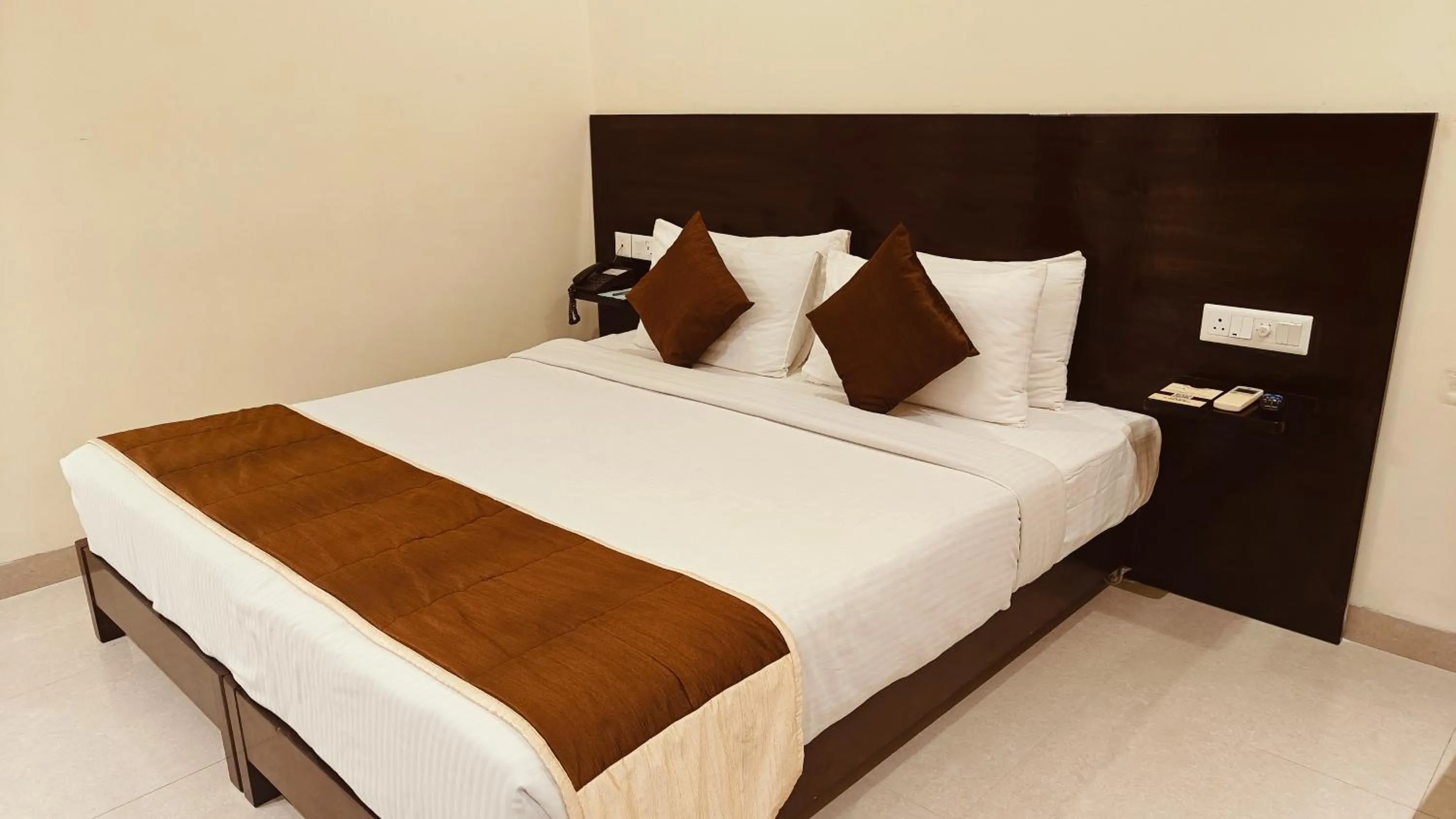 Bed in Alps Residency - A Bergamont Hotel, Krishnagiri