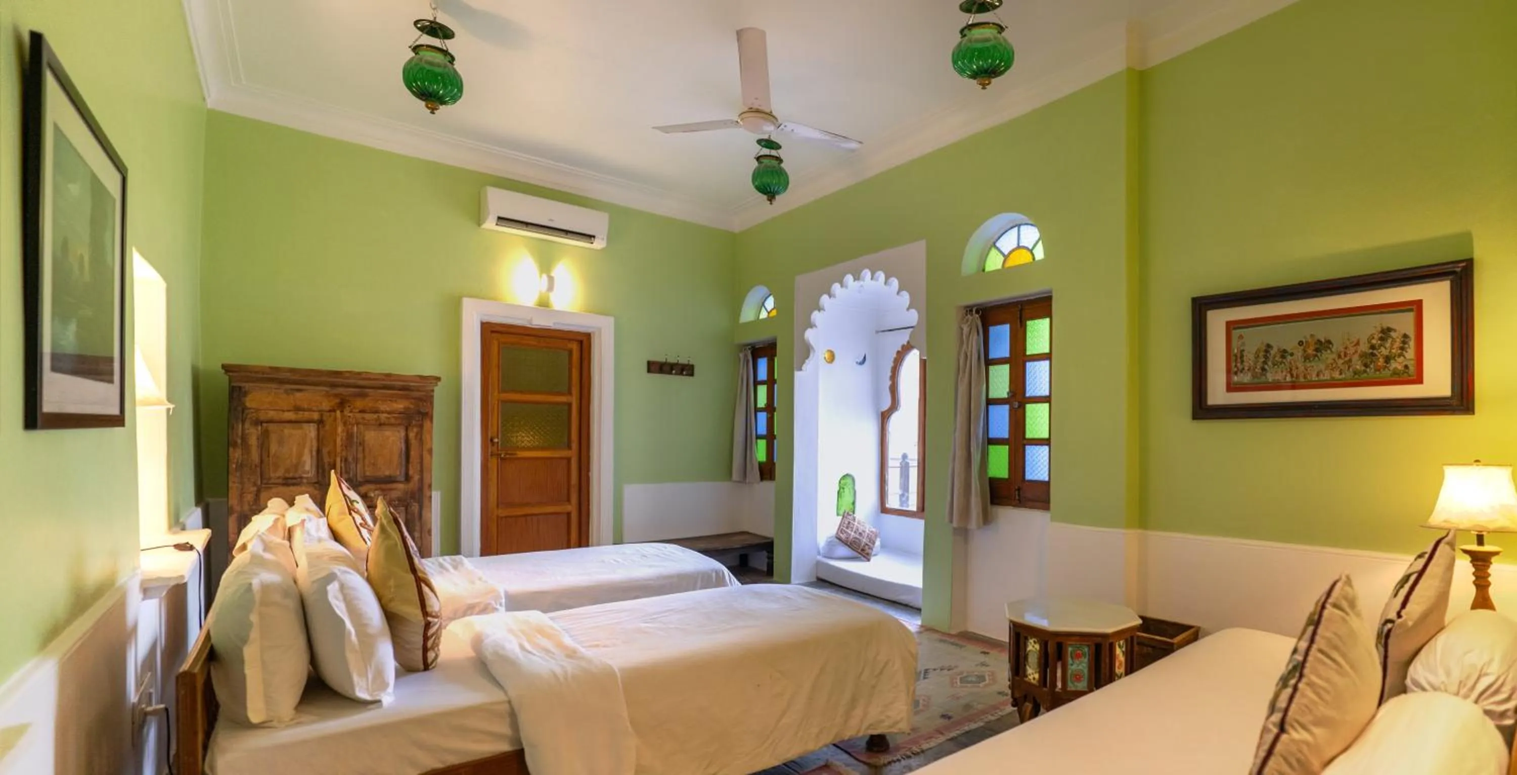 Bed in Kankarwa Haveli