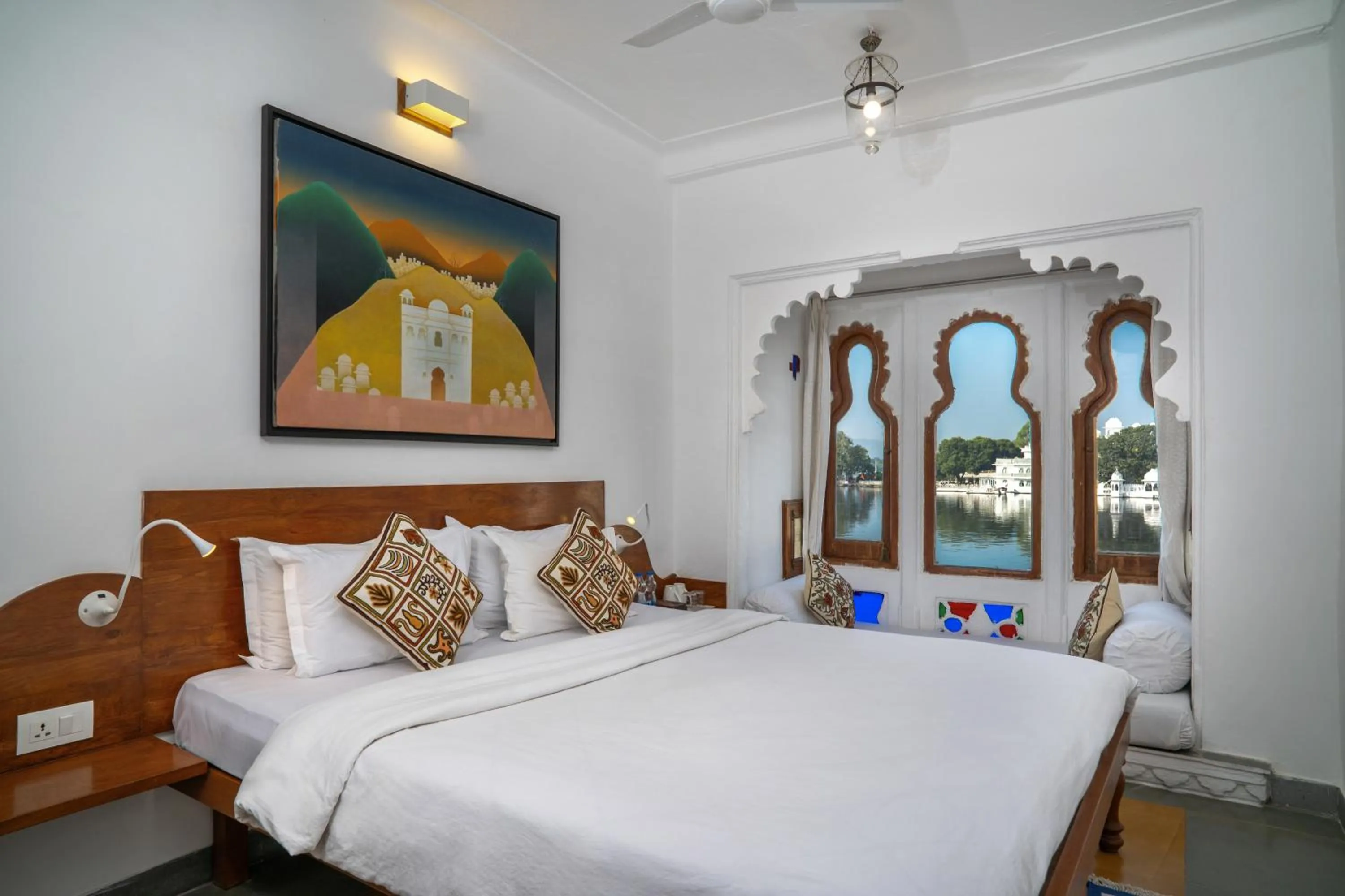 Bed in Kankarwa Haveli