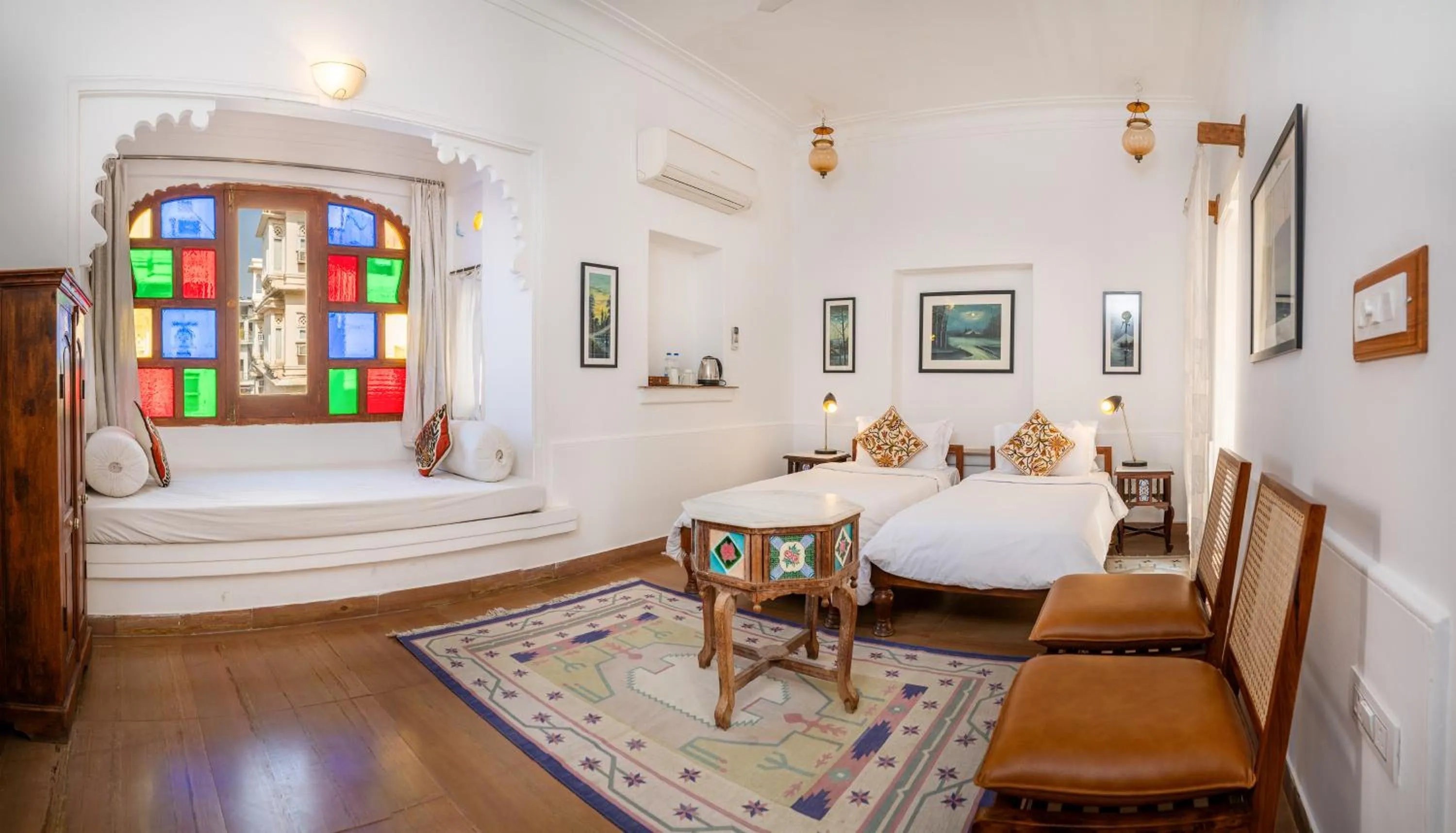 Living room, Bed in Kankarwa Haveli