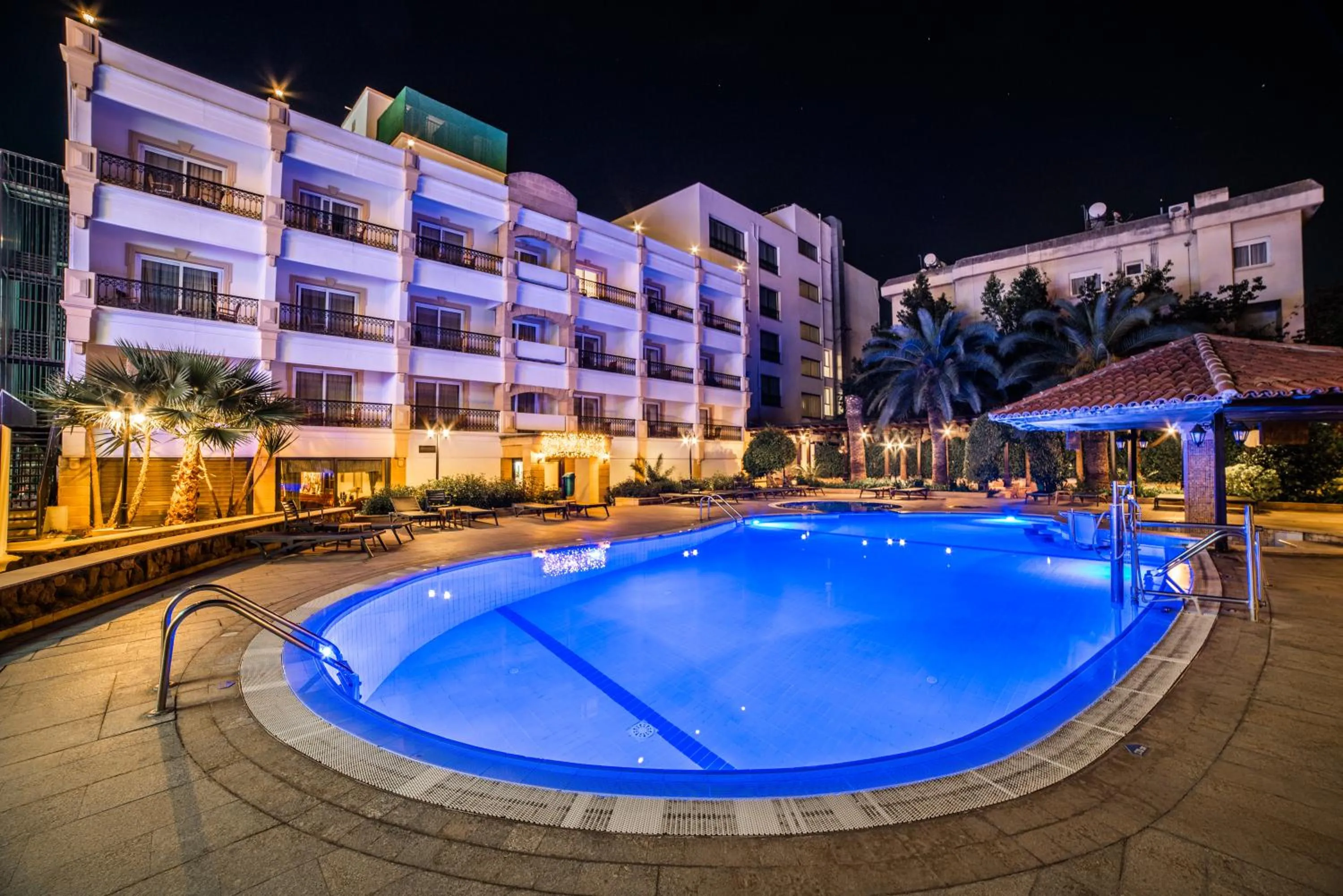 Swimming pool in Hotel Pia Bella