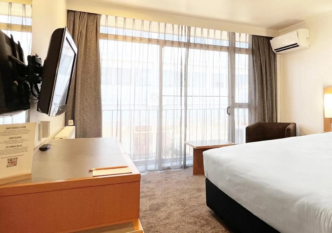 Bedroom, Bed in Sudima Hotel Lake Rotorua