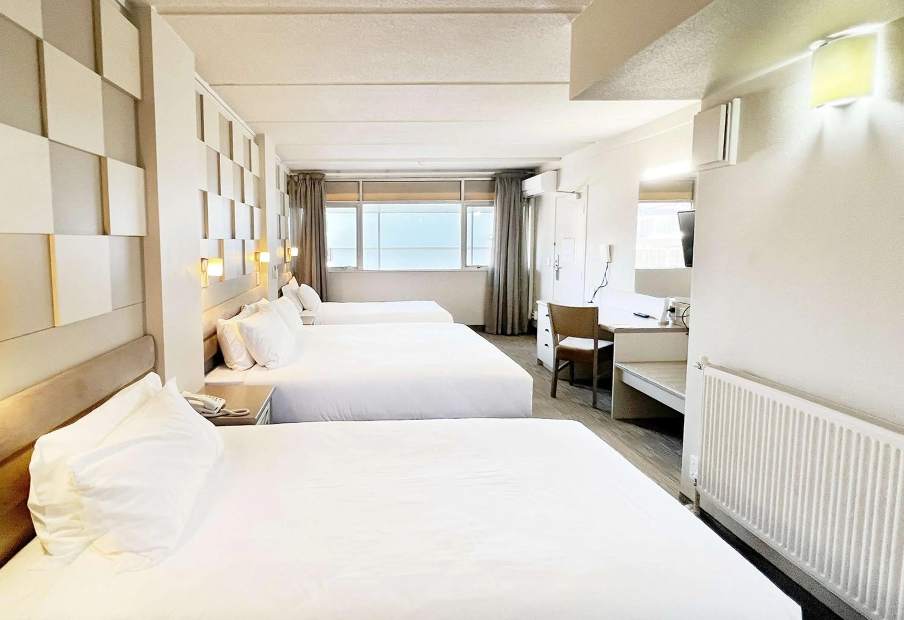 Bedroom, Bed in Sudima Hotel Lake Rotorua