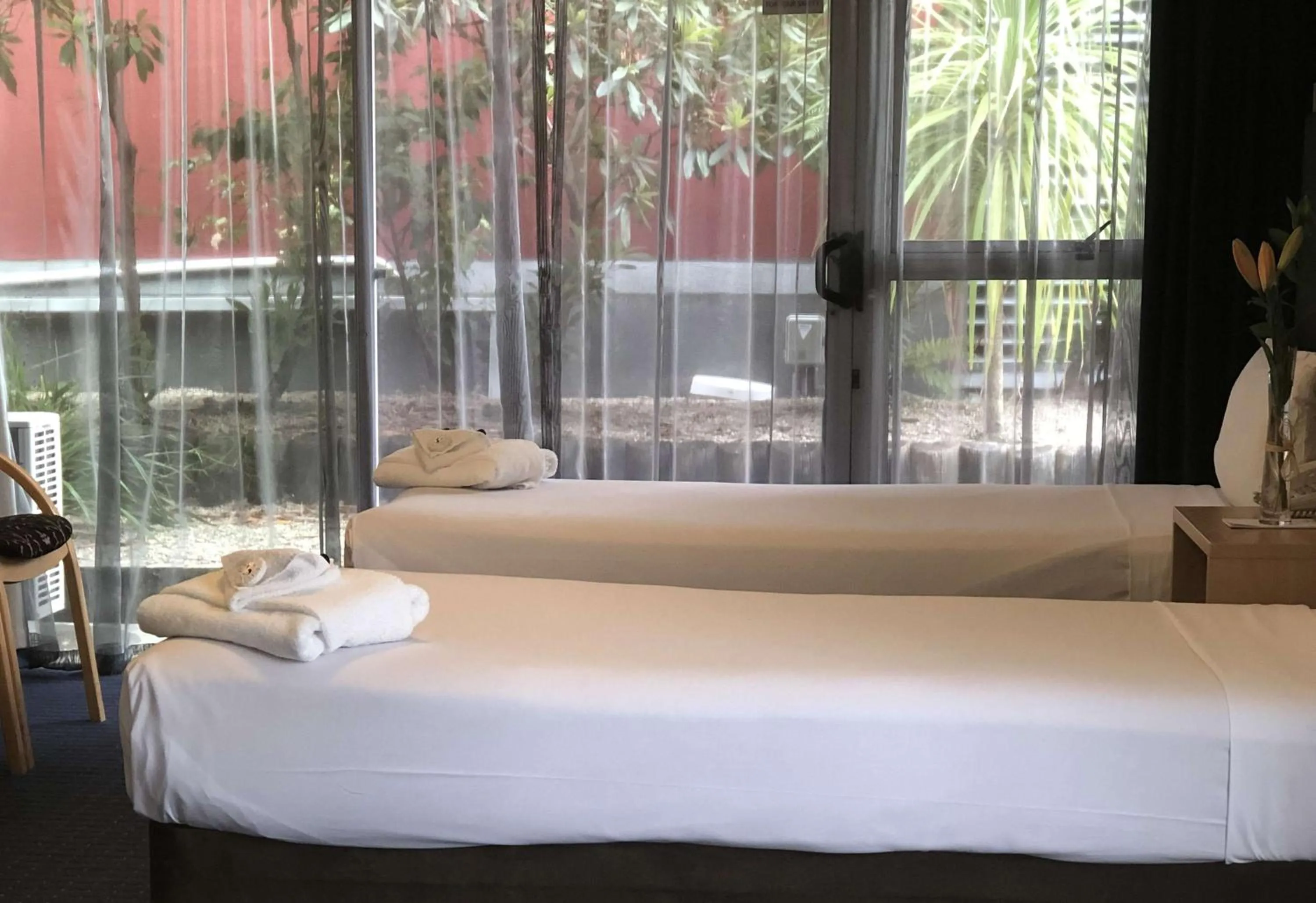 Bedroom, Bed in Sudima Hotel Lake Rotorua