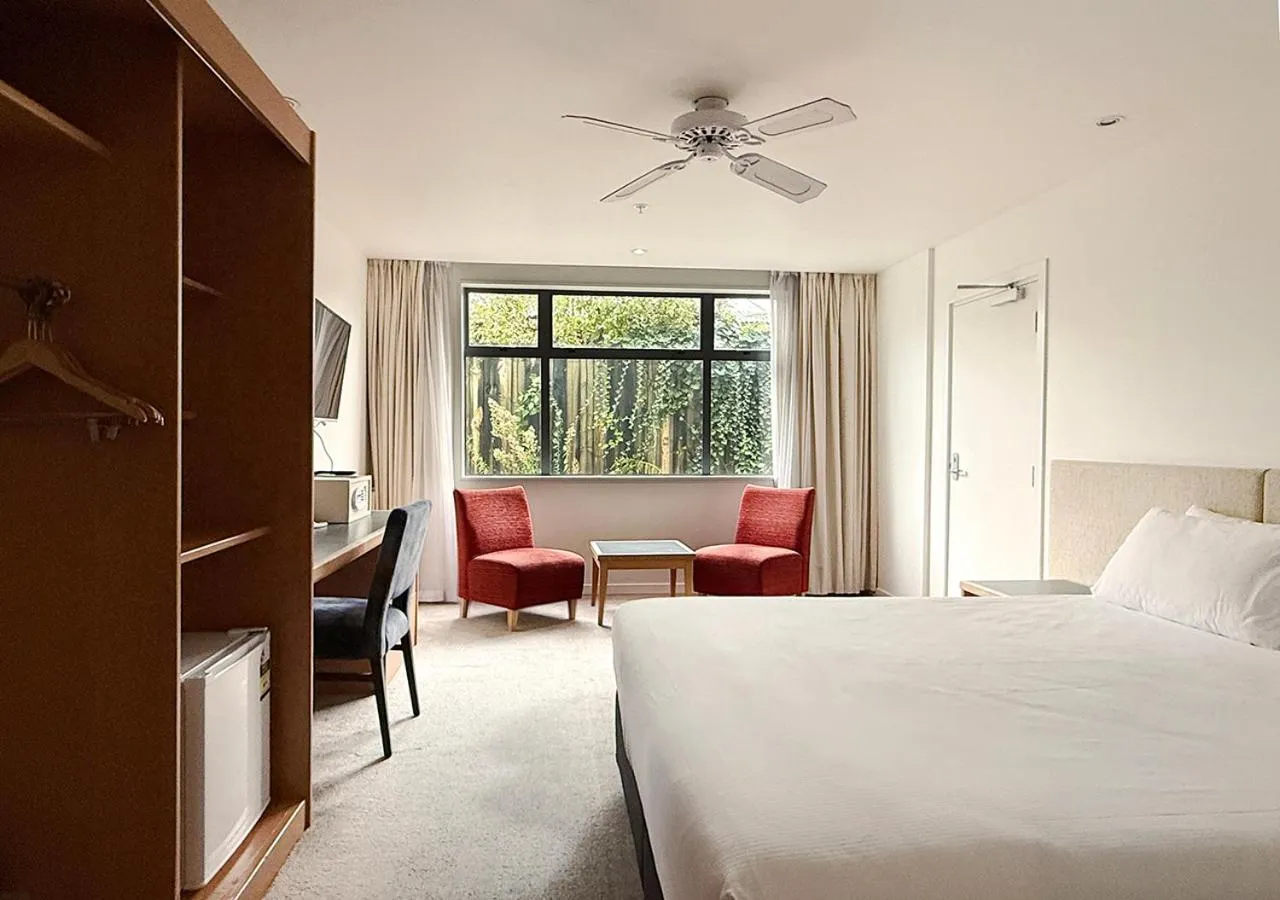 Bedroom, Bed in Sudima Hotel Lake Rotorua