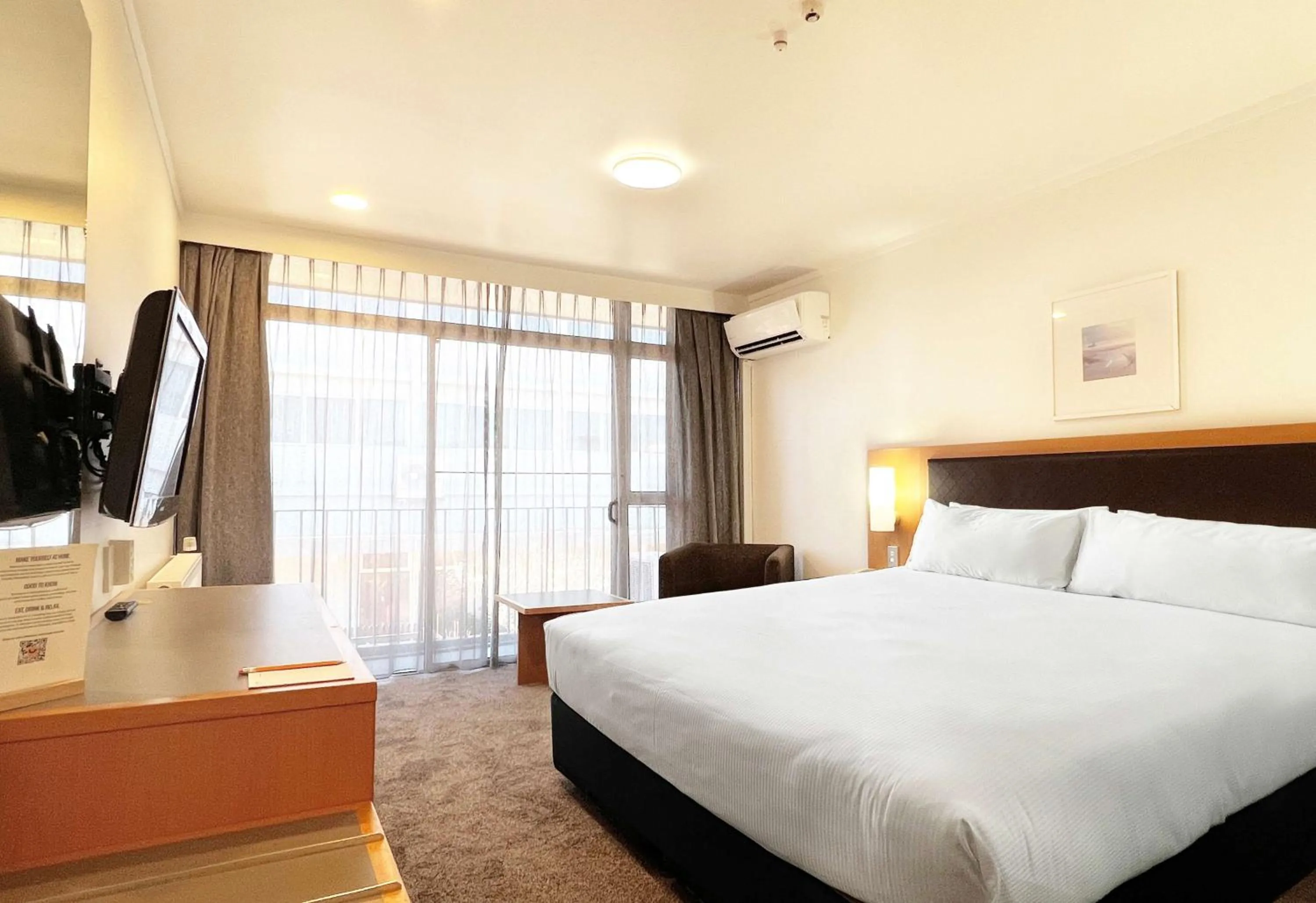 Bedroom, Bed in Sudima Hotel Lake Rotorua