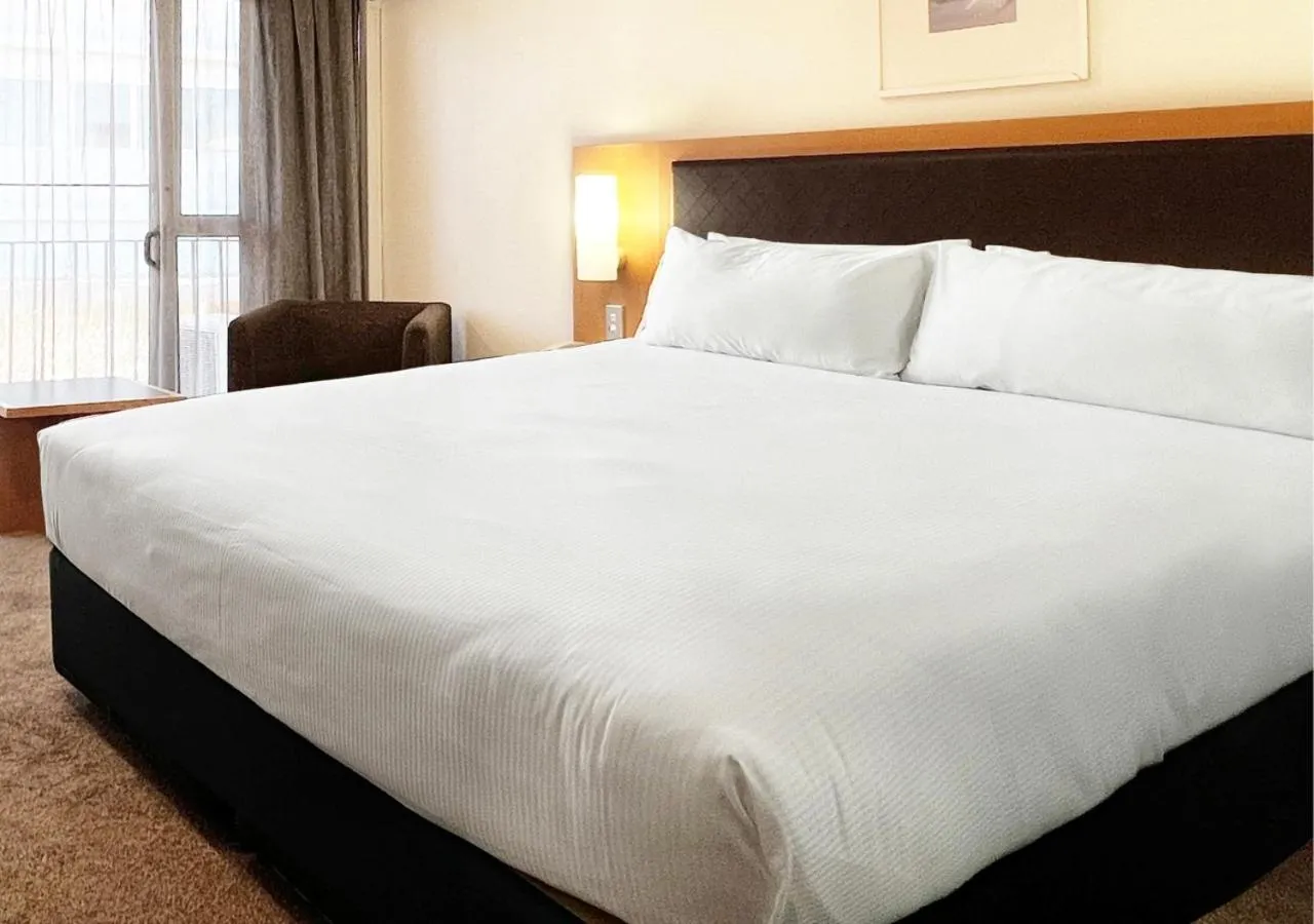 Bedroom, Bed in Sudima Hotel Lake Rotorua