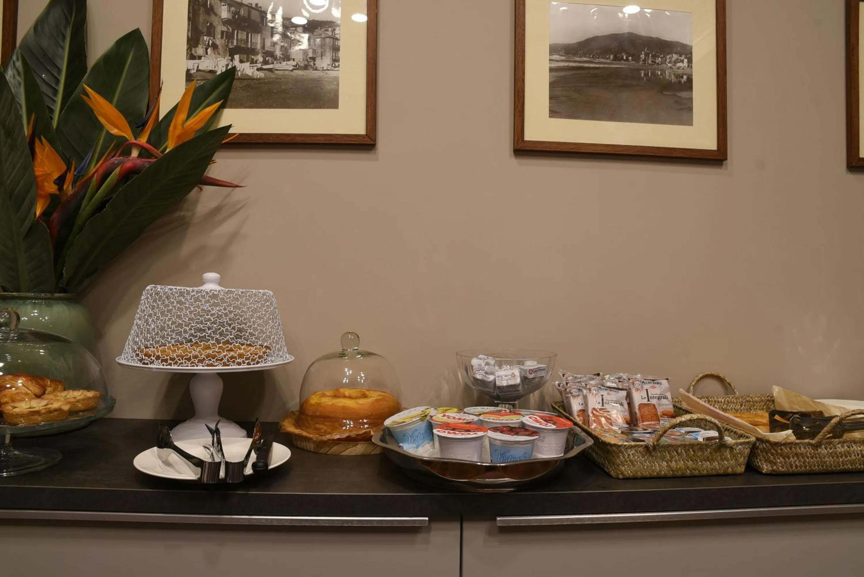 Buffet breakfast in B&B H68