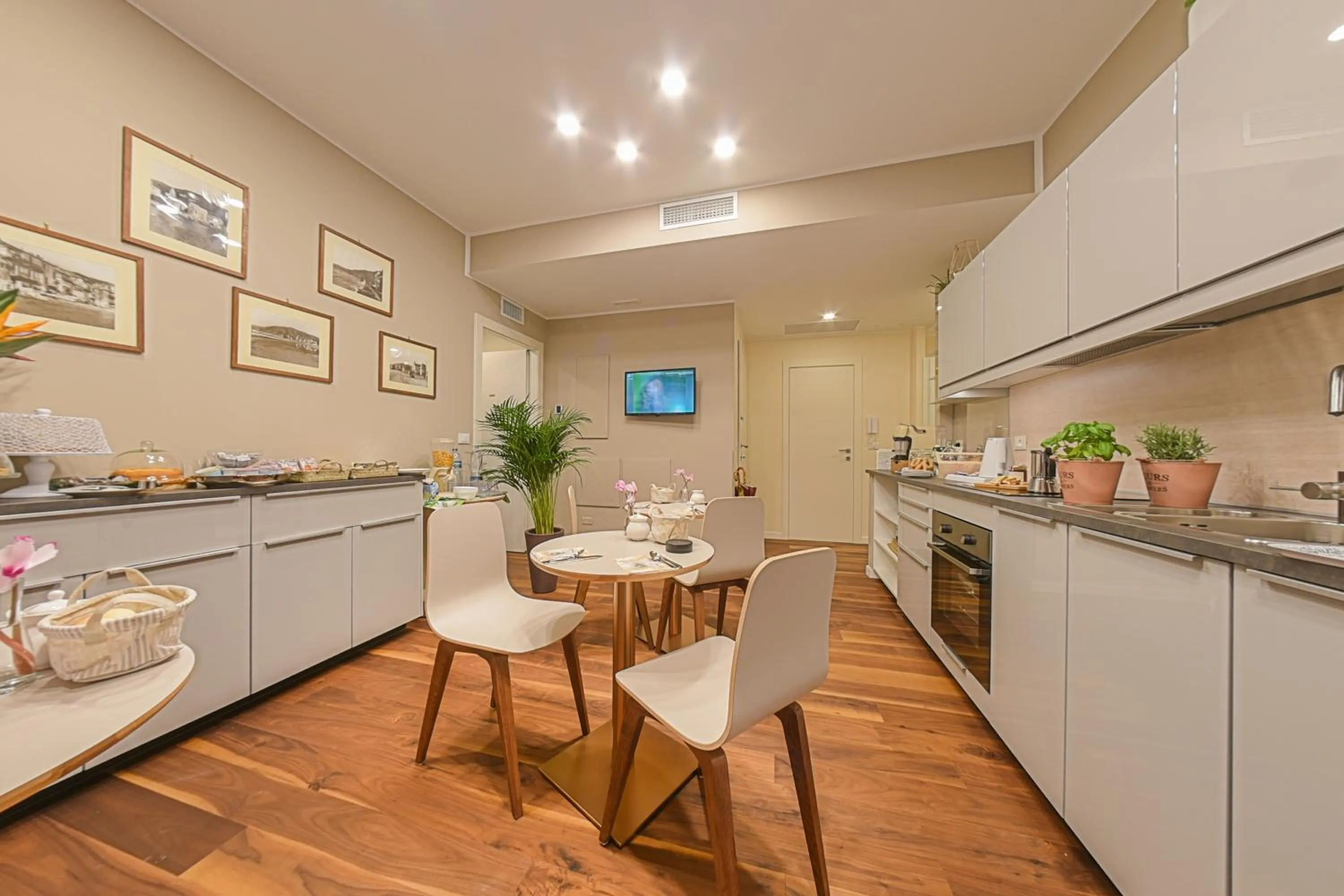 Communal kitchen in B&B H68