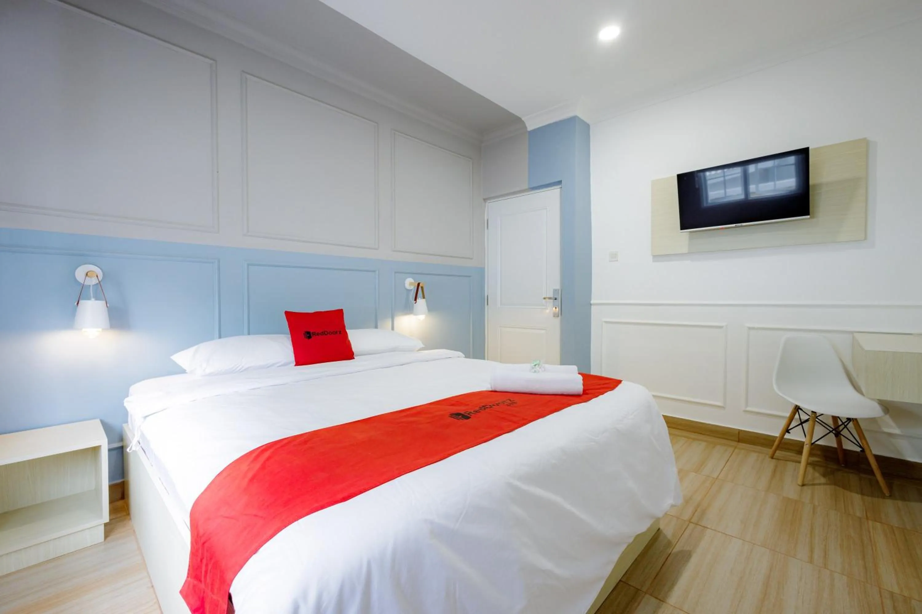 Bed in RedDoorz Plus at Jalan Gatot Subroto Jakarta