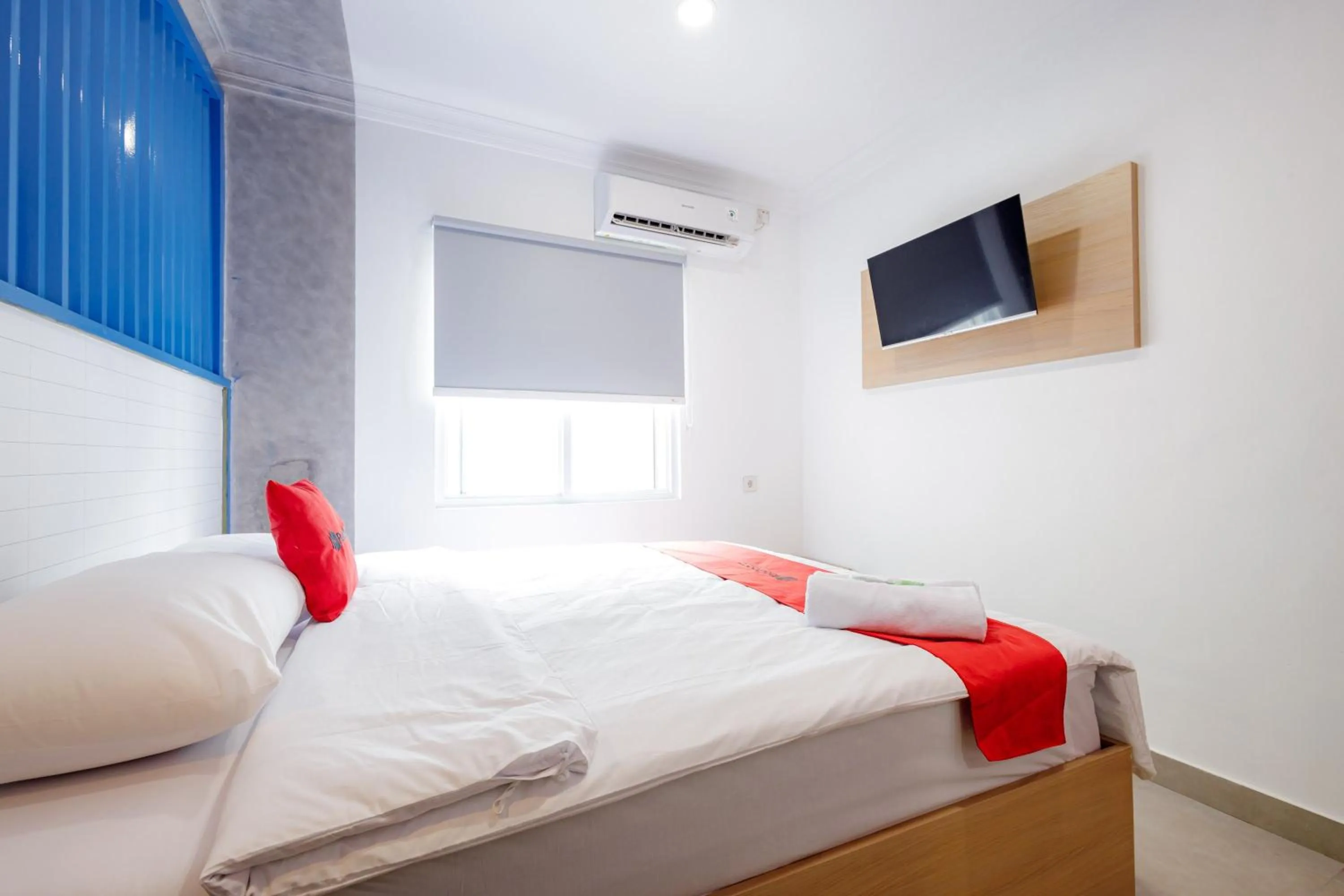 Bed in RedDoorz Plus at Jalan Gatot Subroto Jakarta