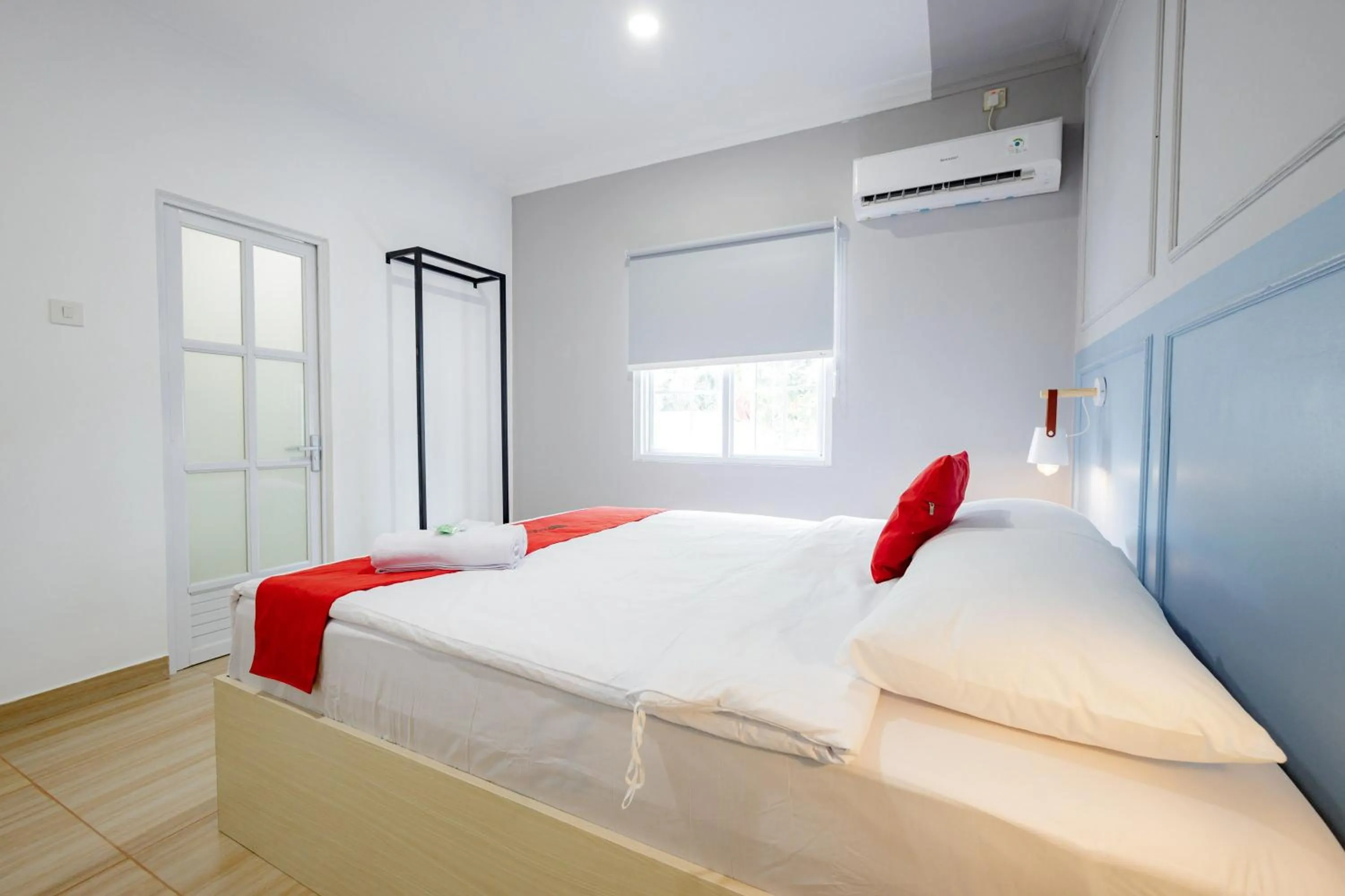 Bed in RedDoorz Plus at Jalan Gatot Subroto Jakarta