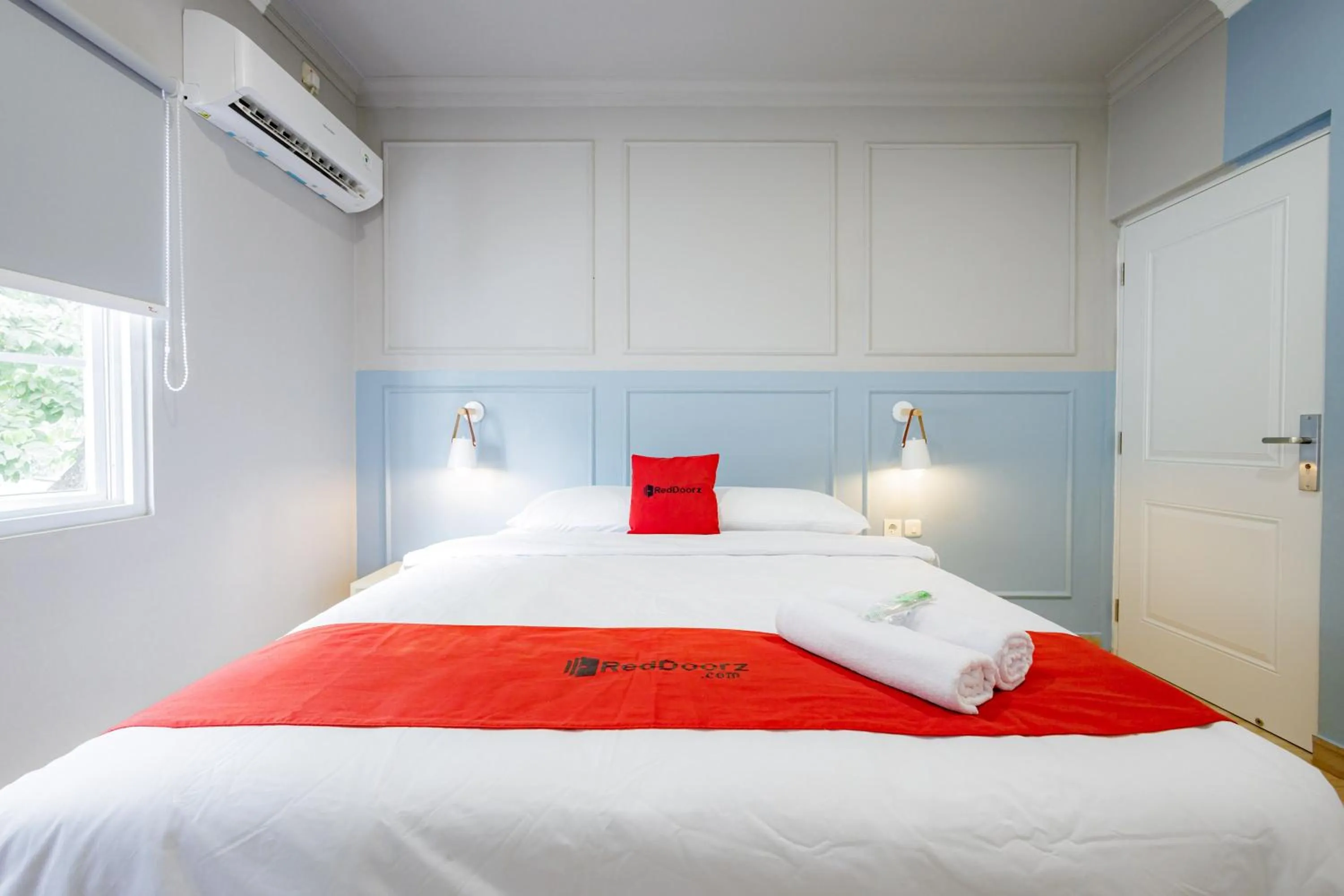 Bed in RedDoorz Plus at Jalan Gatot Subroto Jakarta