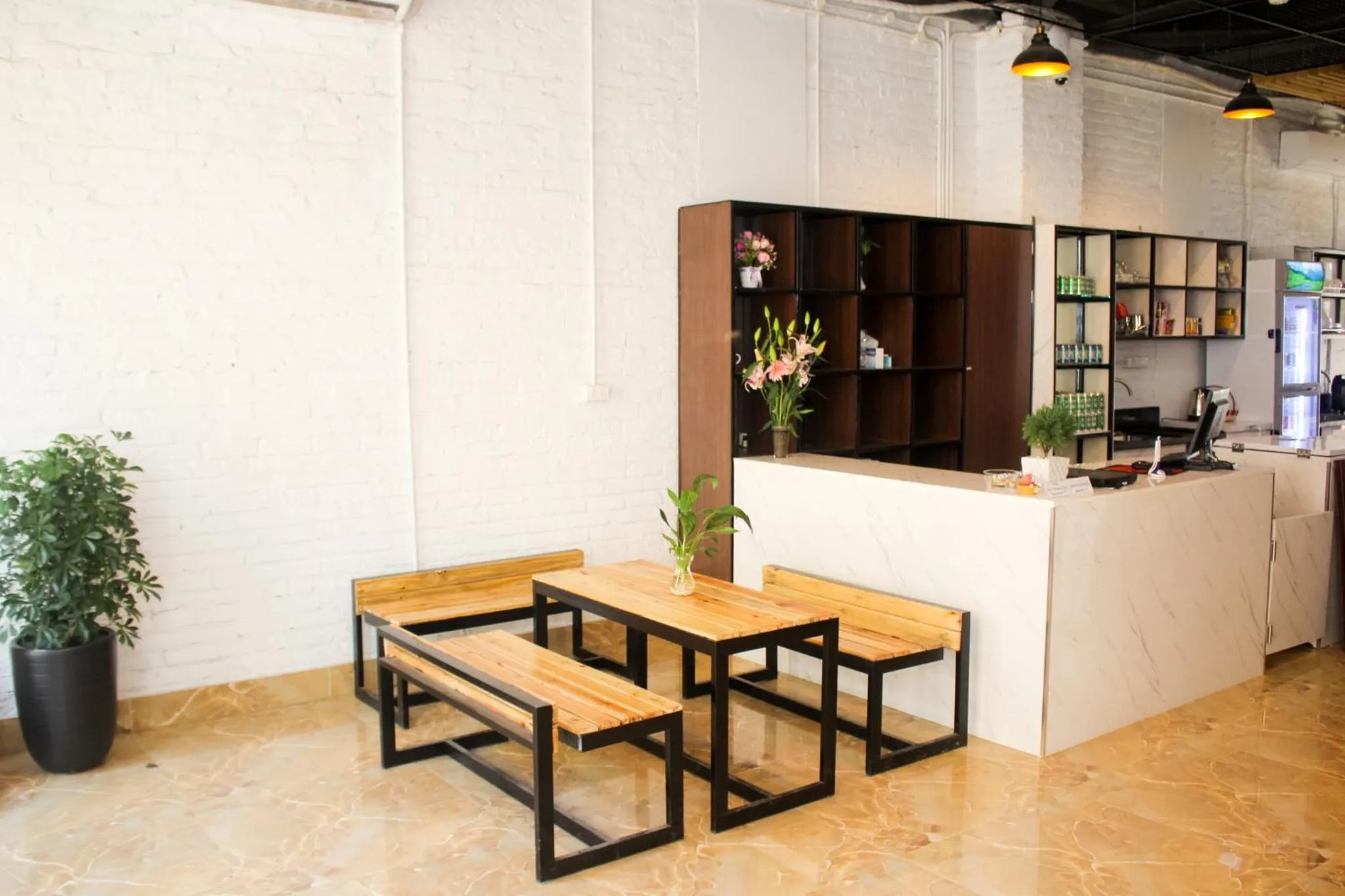 Lounge or bar in AROMA Ha Long Hotel