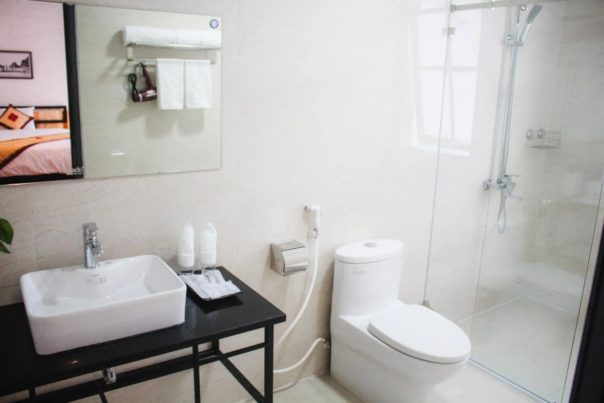 Toilet in AROMA Ha Long Hotel