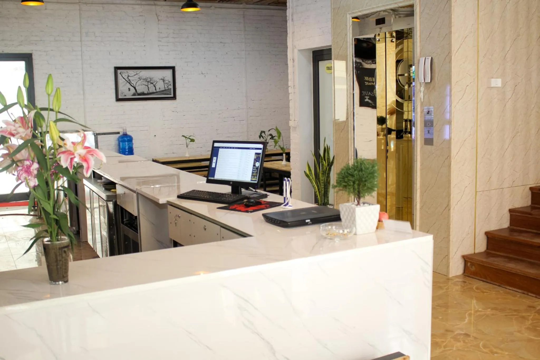 hair dresser in AROMA Ha Long Hotel