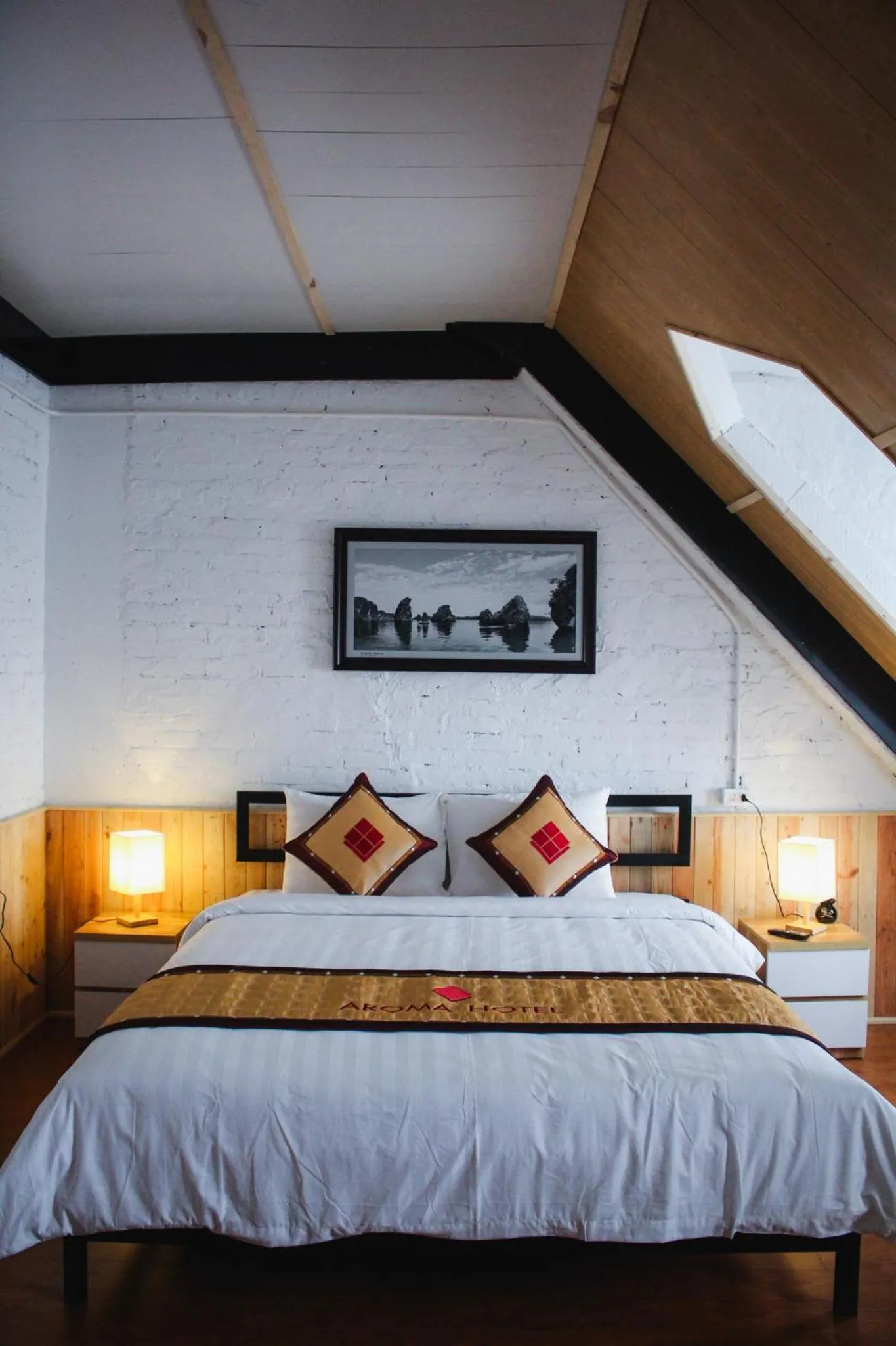 Bed in AROMA Ha Long Hotel