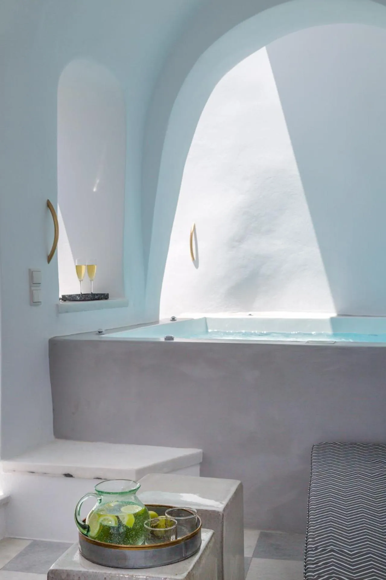 Hot Tub in Namaste Suites by Oias Local Cavehouses