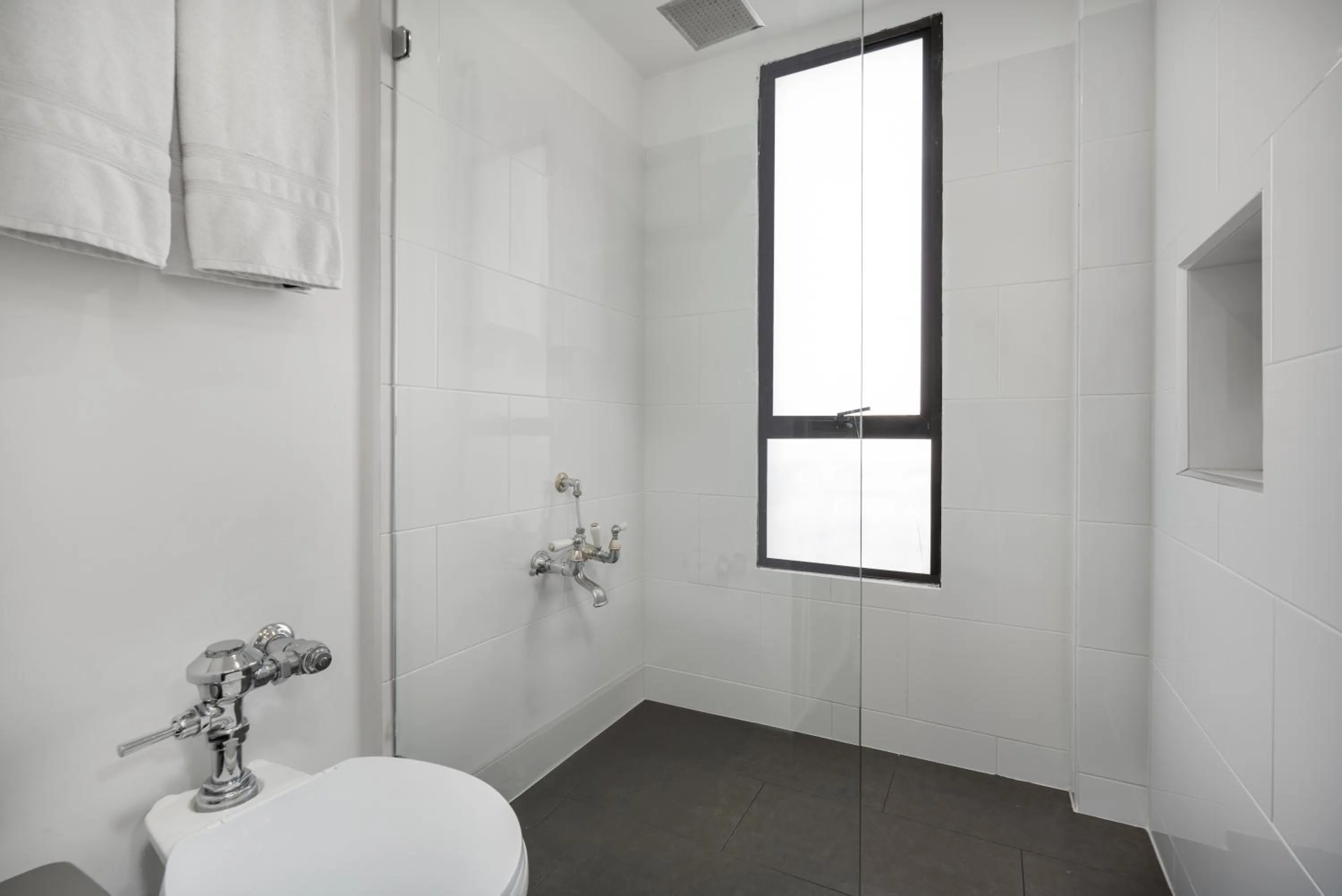 Shower in Hotel Le Manoir Bogotá