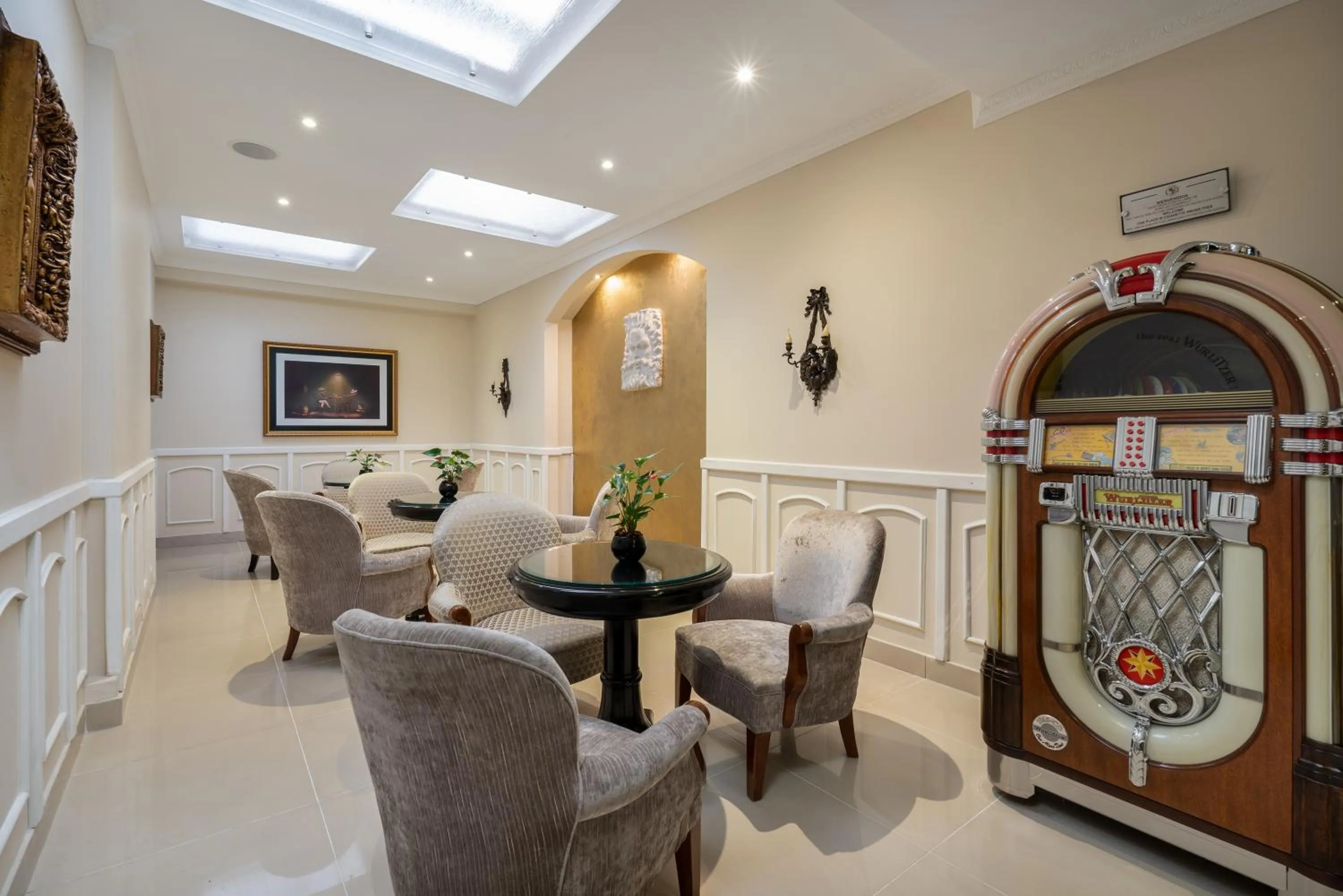 Lounge or bar in Hotel Le Manoir Bogotá