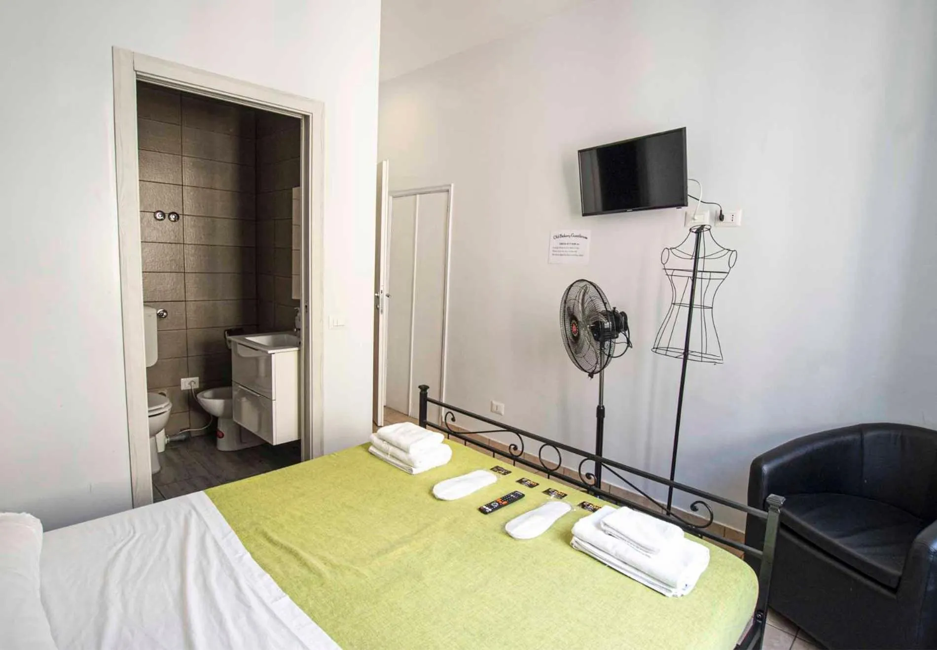 Bed in Old Bakery Rome GuestHouse