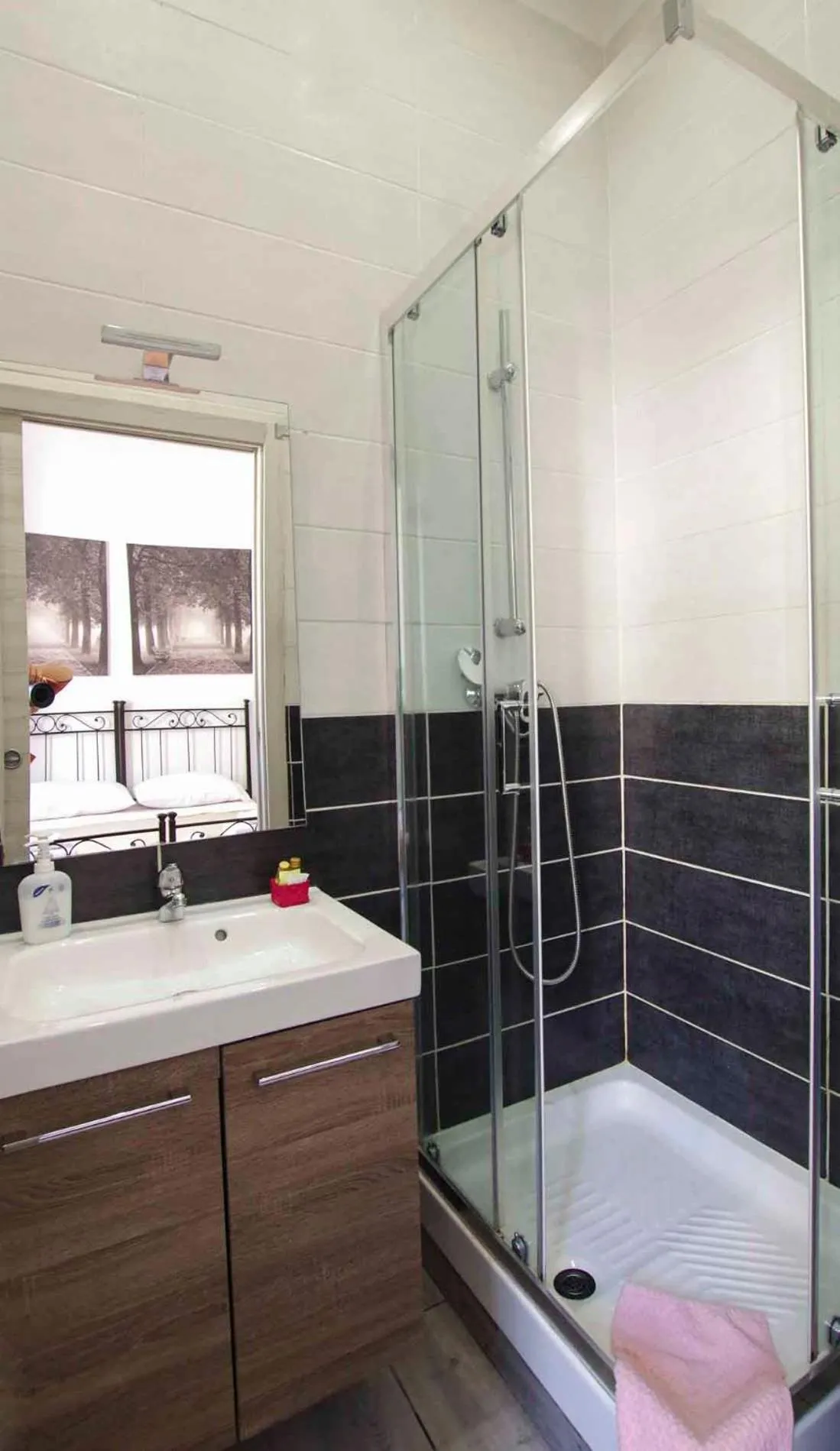 Shower in Old Bakery Rome GuestHouse