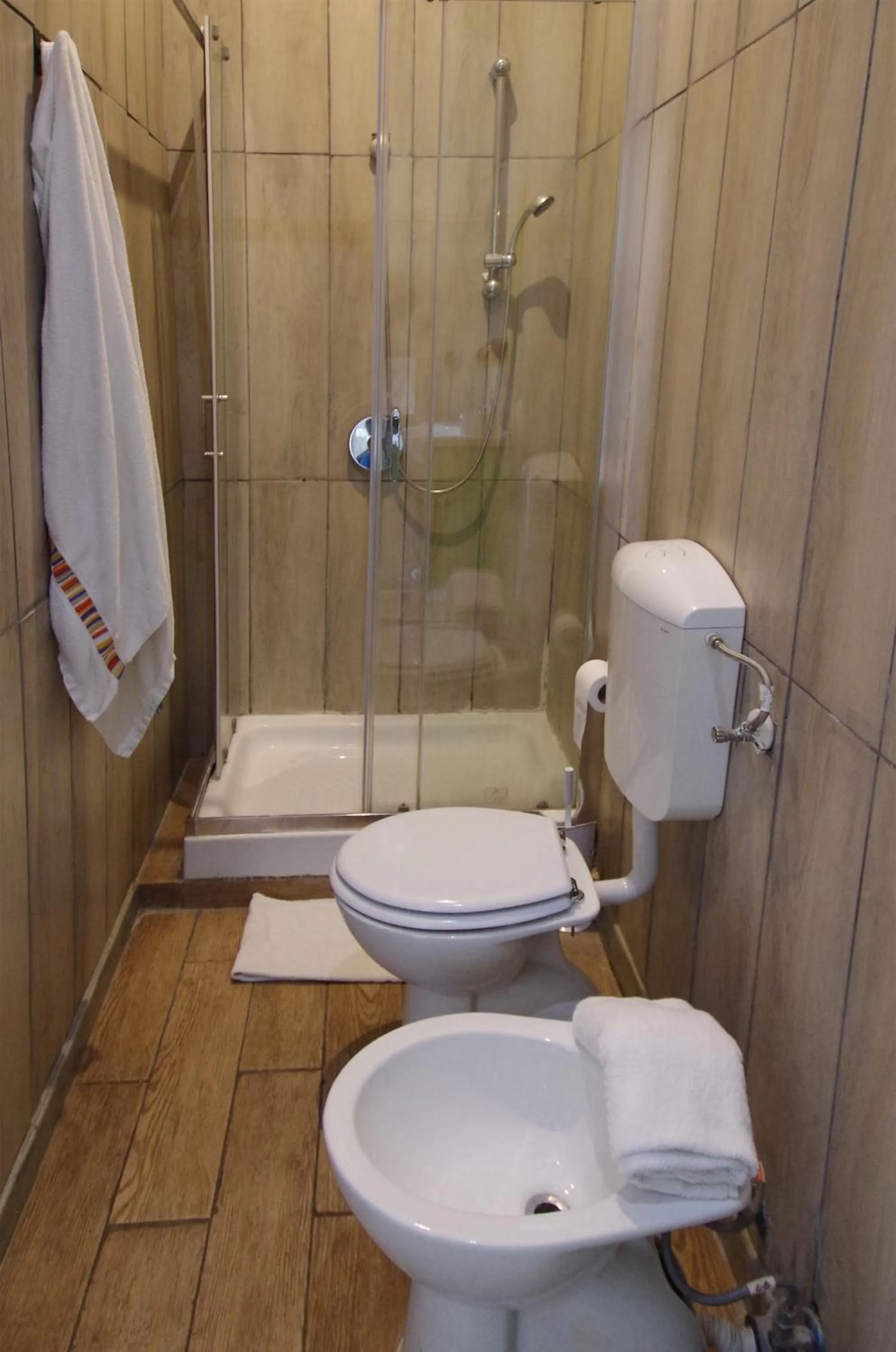 Shower in Old Bakery Rome GuestHouse