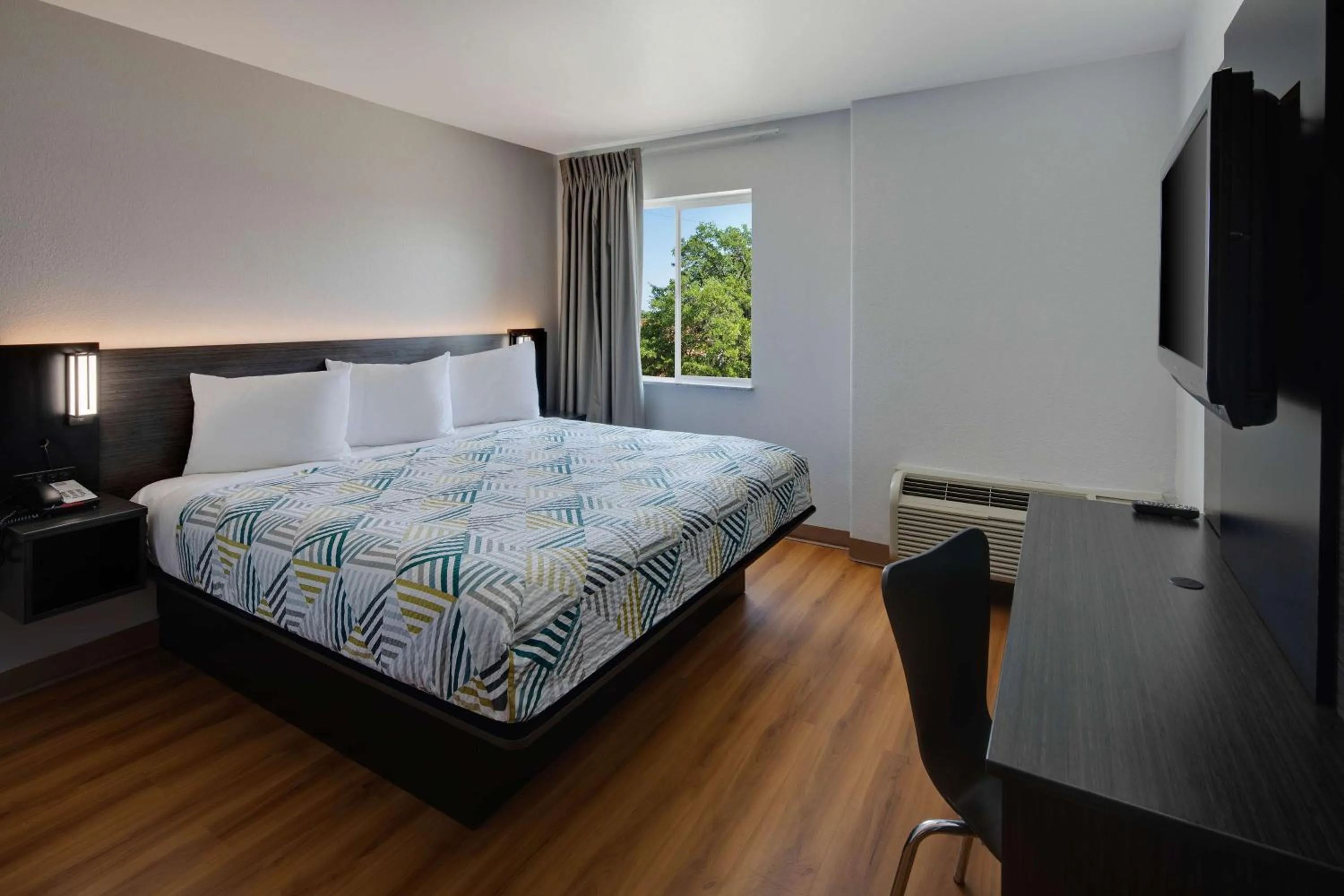 King Room - single occupancy - Non-Smoking in Baymont by Wyndham San Antonio Airport