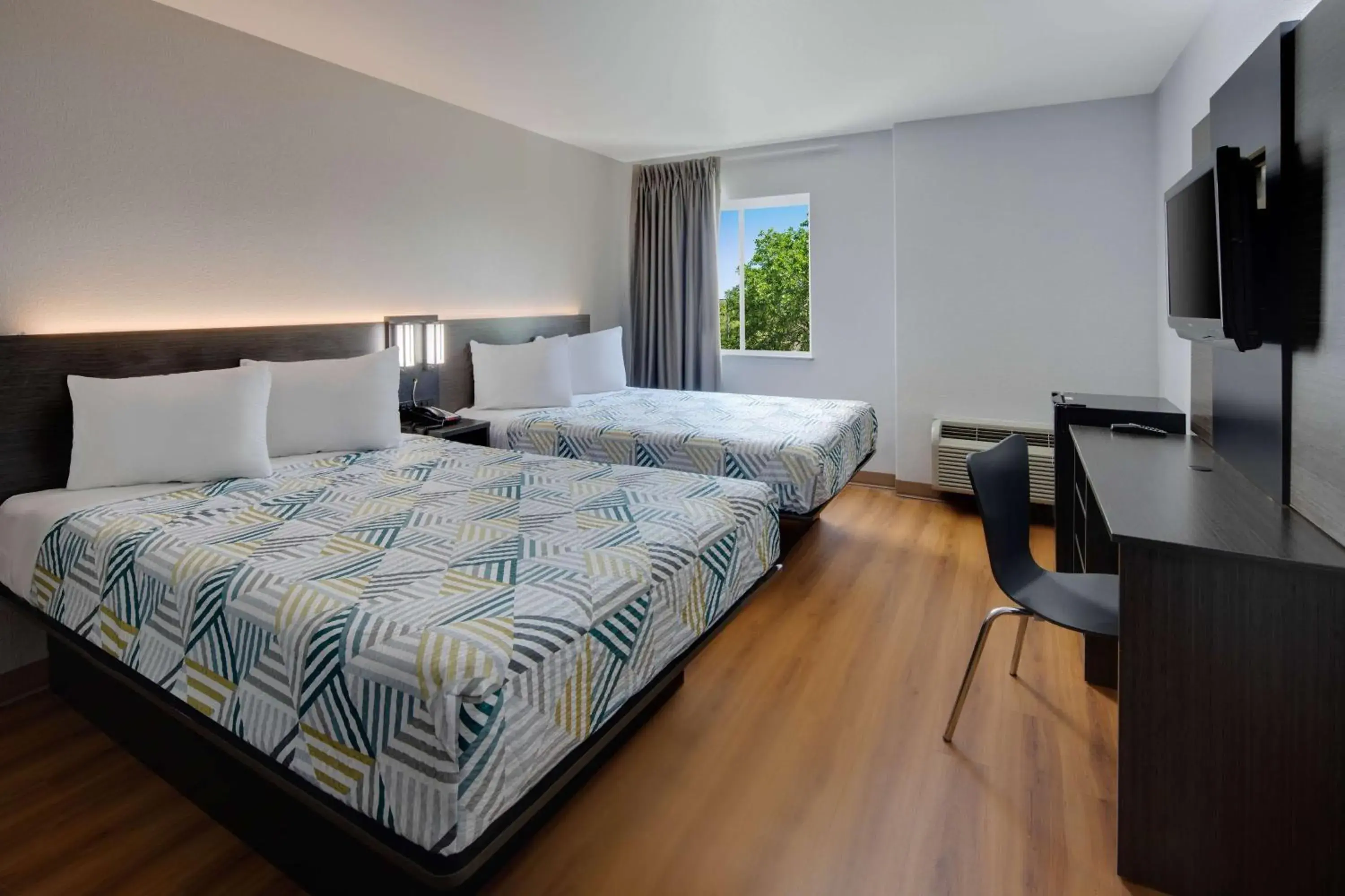 Quadruple Room - single occupancy - Smoking in Baymont by Wyndham San Antonio Airport Quadruple Room - single occupancy - Smoking in Baymont by Wyndham San Antonio Airport