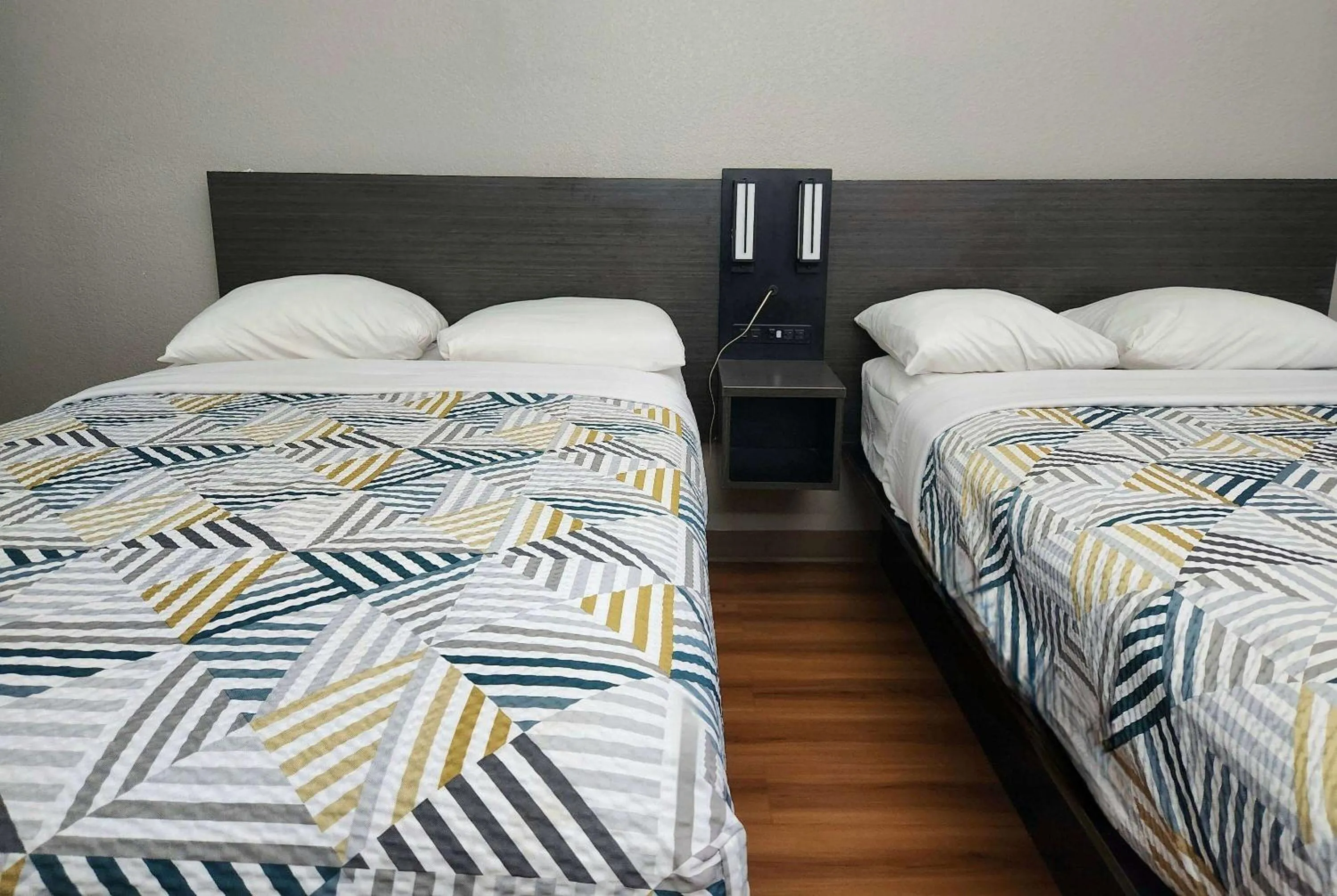 Photo of the whole room, Bed in Baymont by Wyndham San Antonio Airport