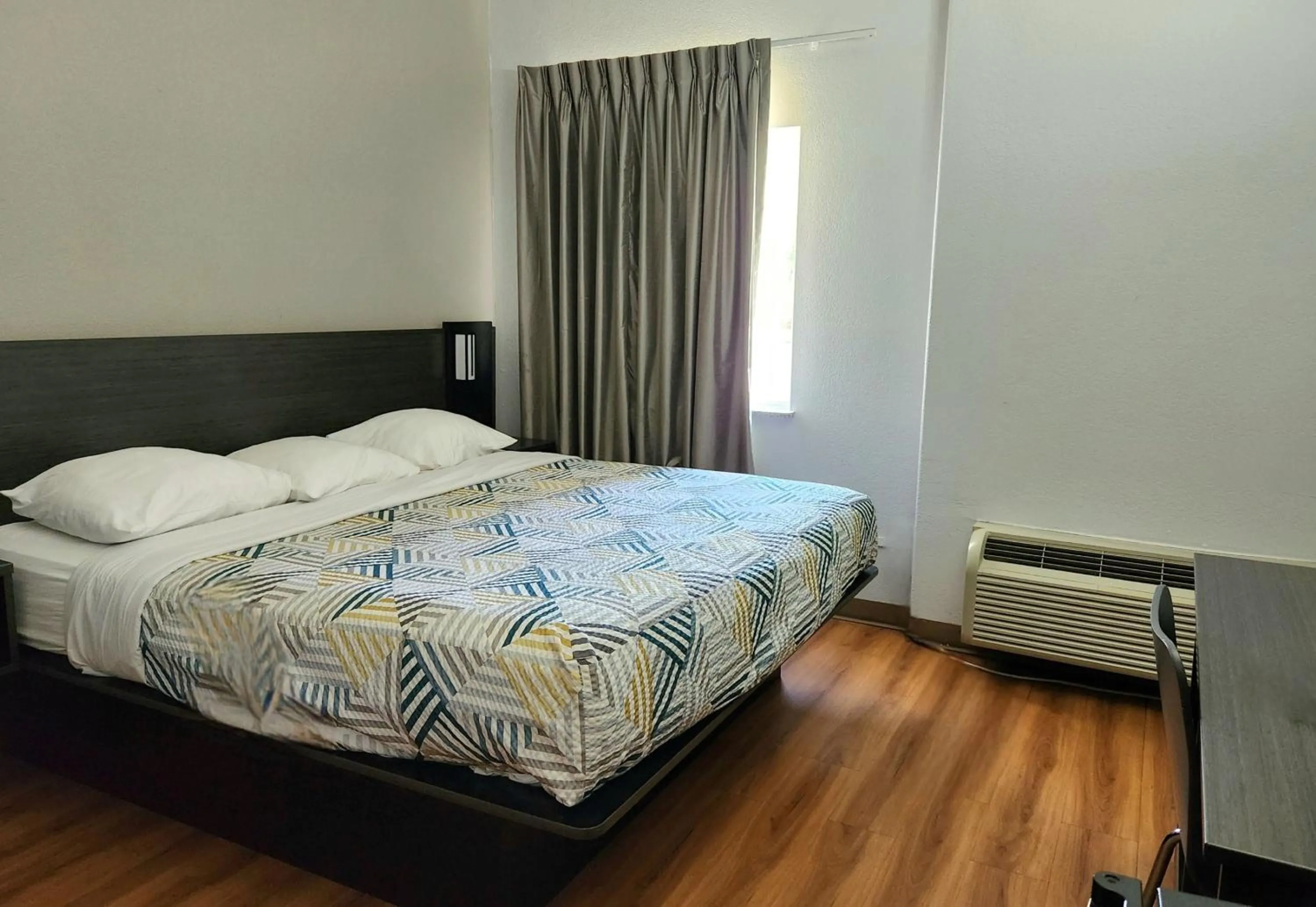 Bedroom, Bed in Baymont by Wyndham San Antonio Airport