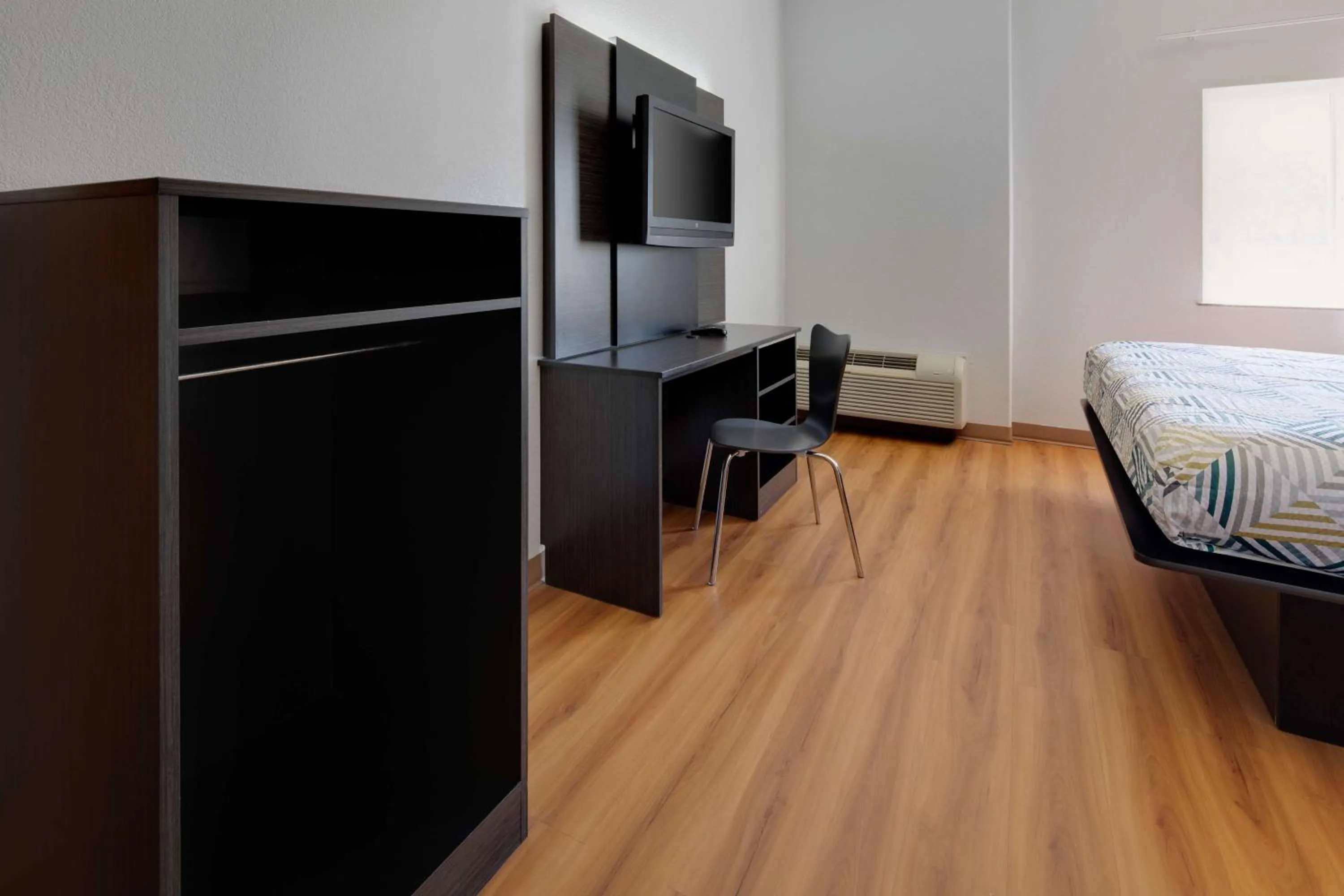 King Room - single occupancy - Disability Access - Non-Smoking in Baymont by Wyndham San Antonio Airport