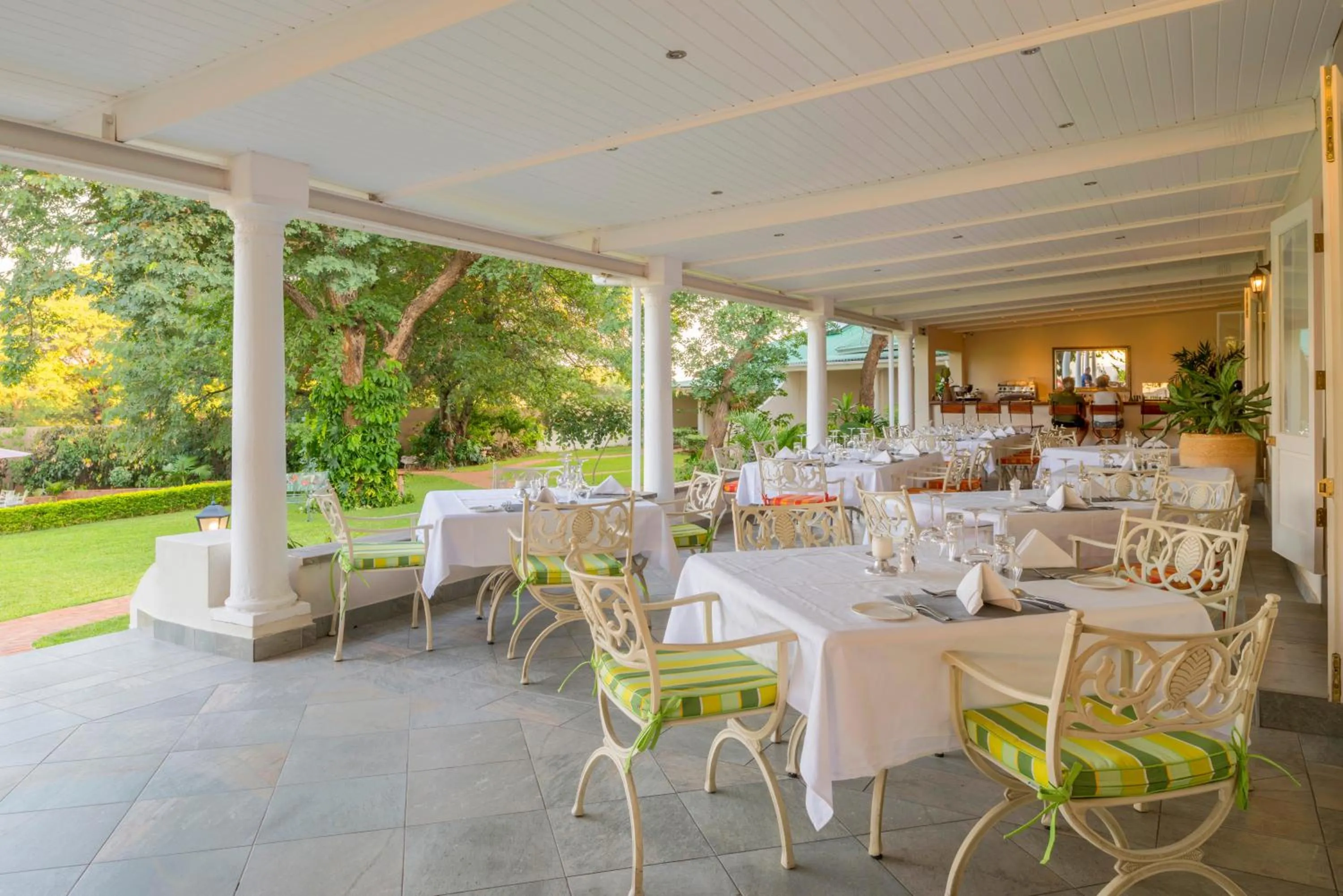 Restaurant/places to eat in Batonka Guest Lodge