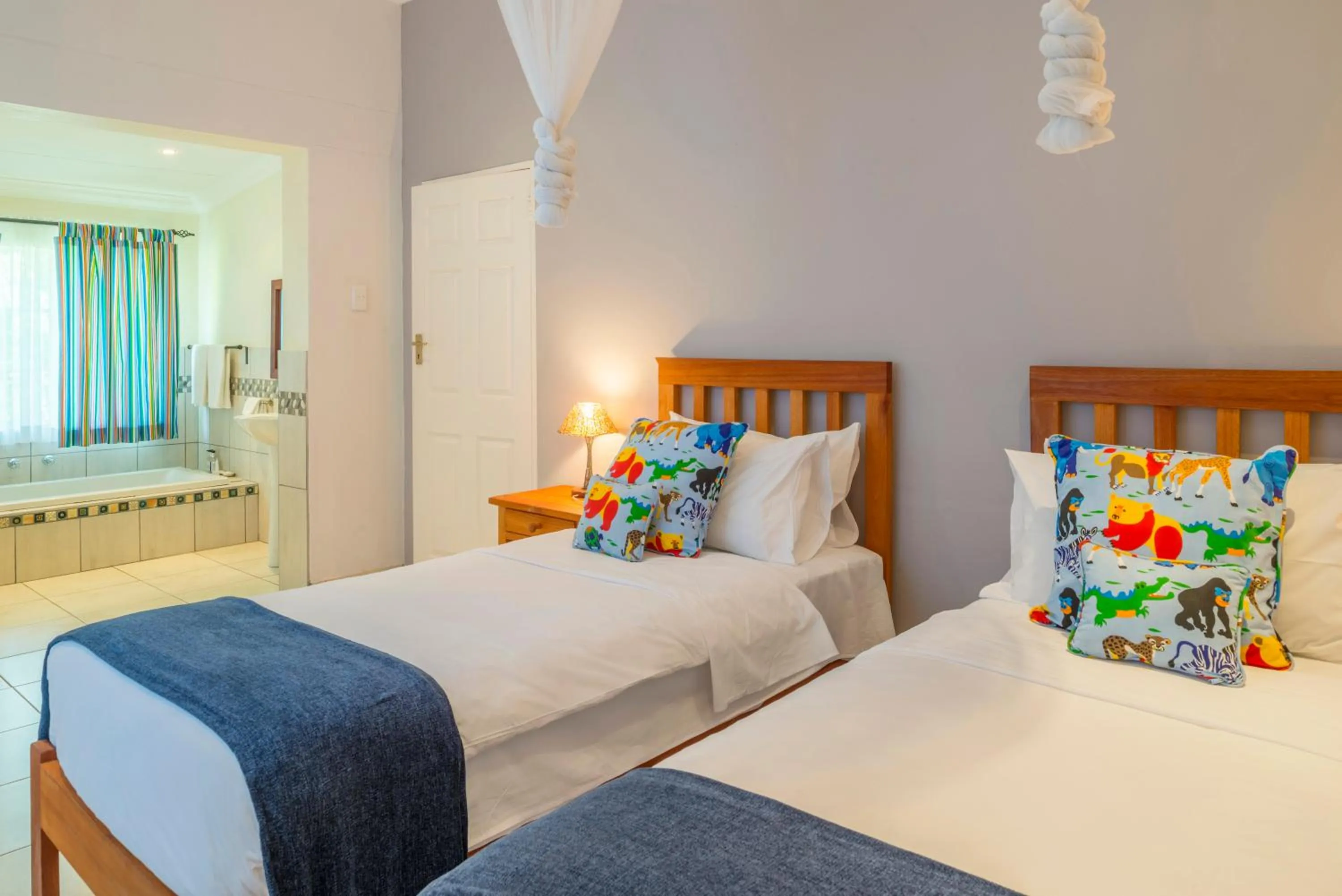 children, Bed in Batonka Guest Lodge