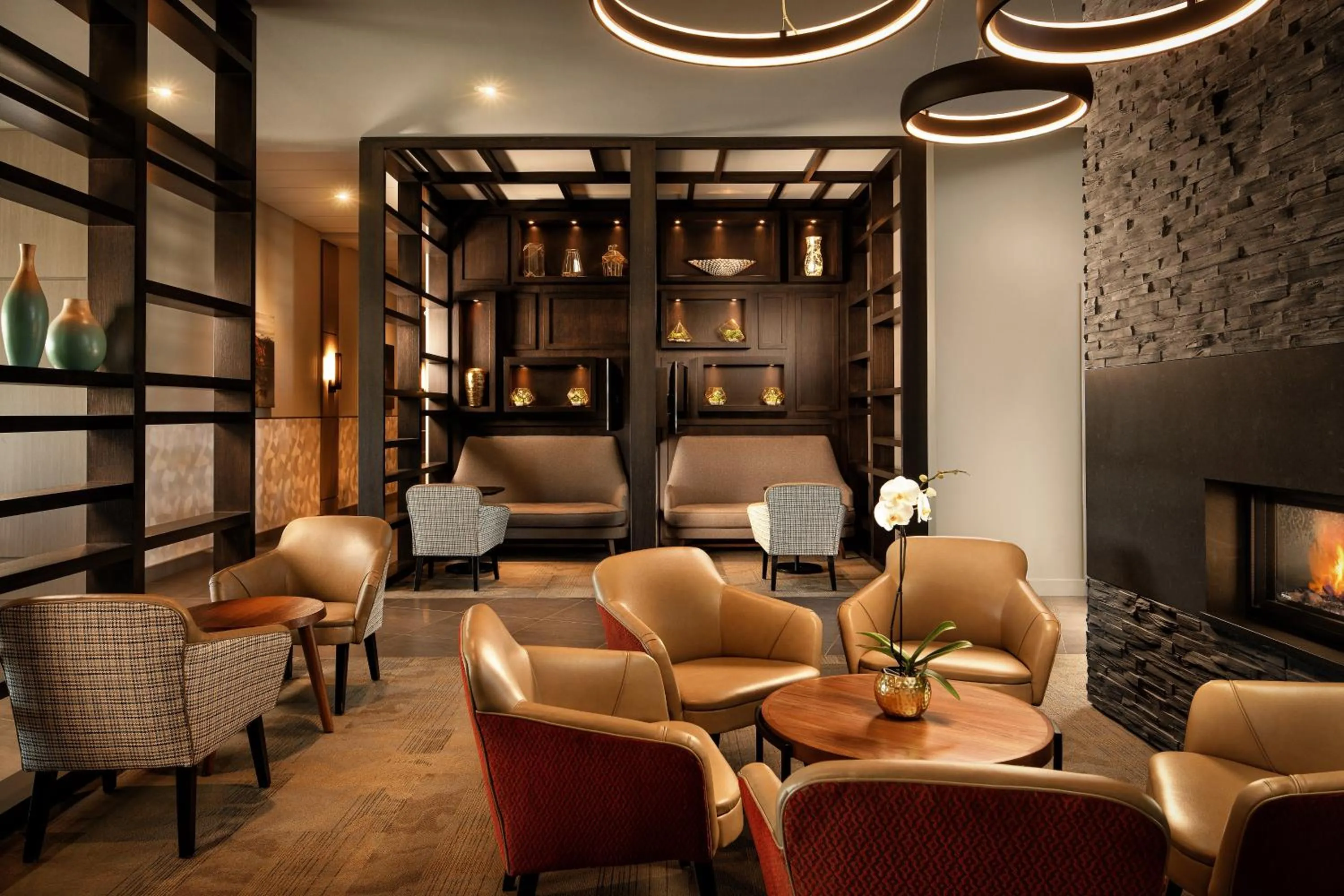 Communal lounge/ TV room in Hyatt Place Calgary Airport