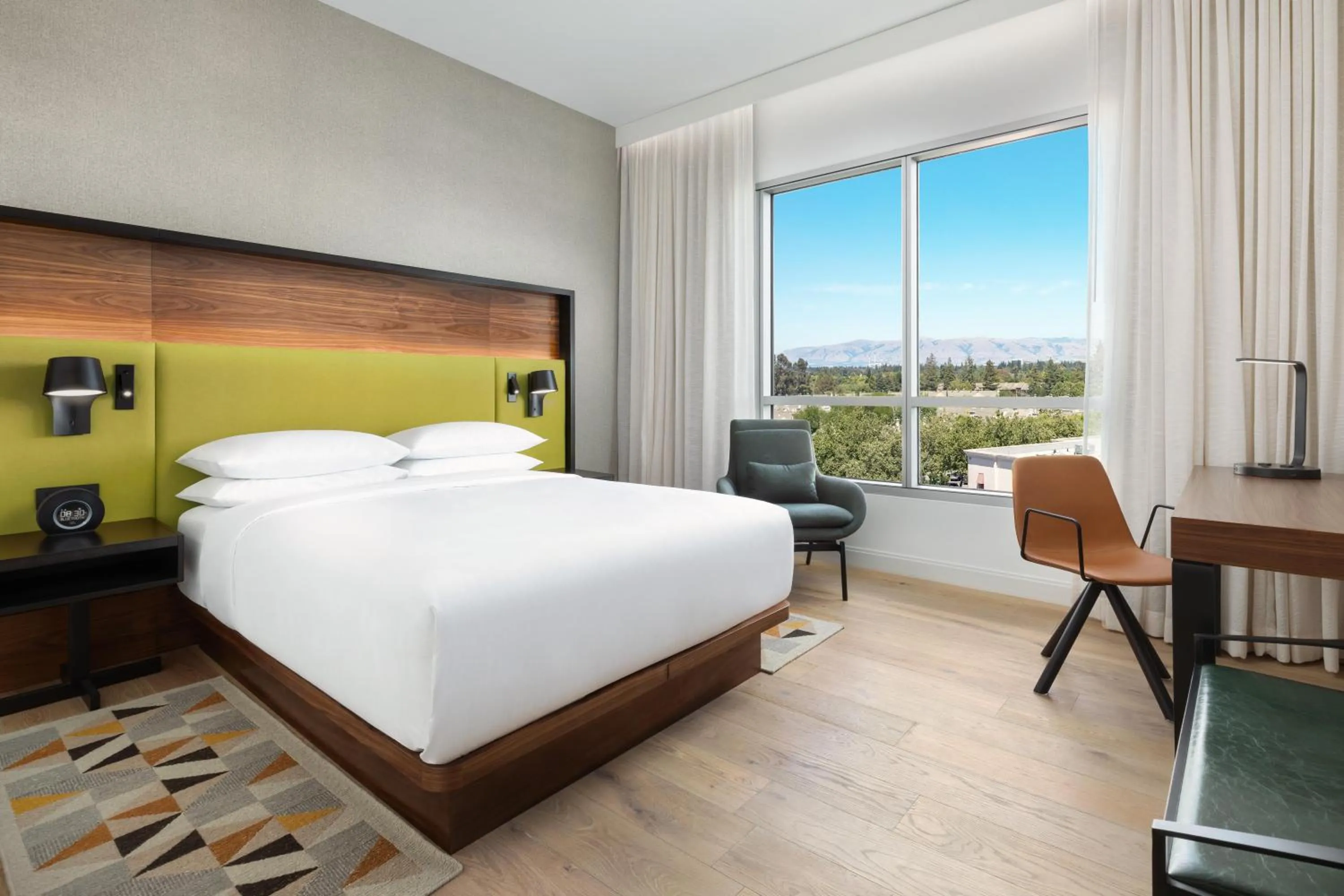 Photo of the whole room, Bed in Hyatt Centric Mountain View