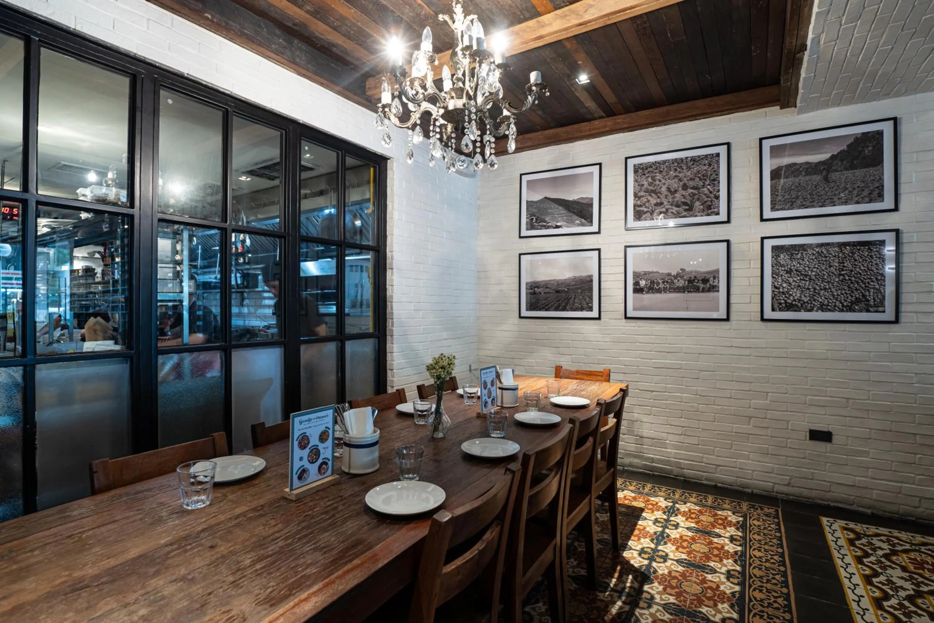 Restaurant/places to eat in The Sphere Serviced Residences Managed by HII