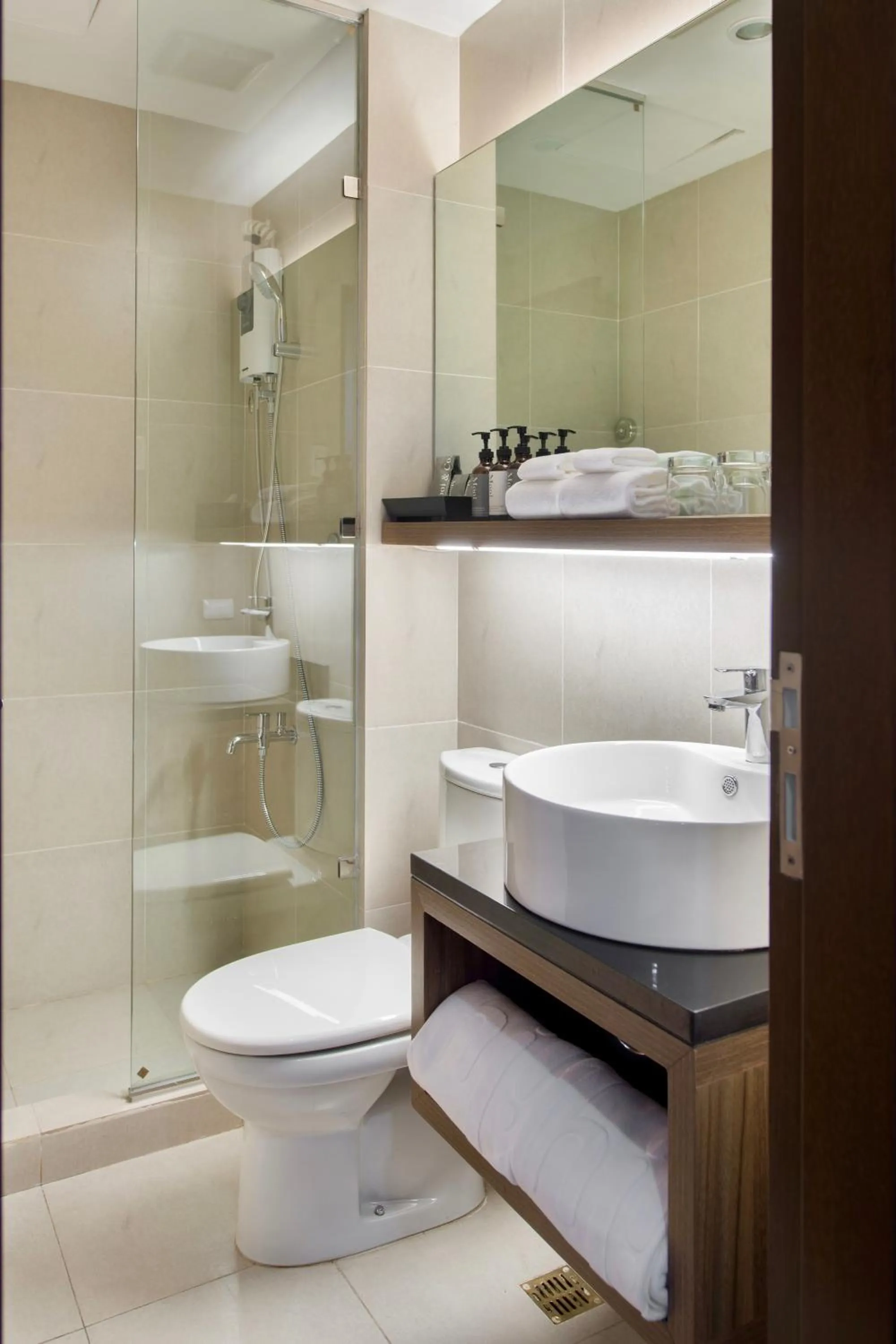 Shower in The Sphere Serviced Residences Managed by HII