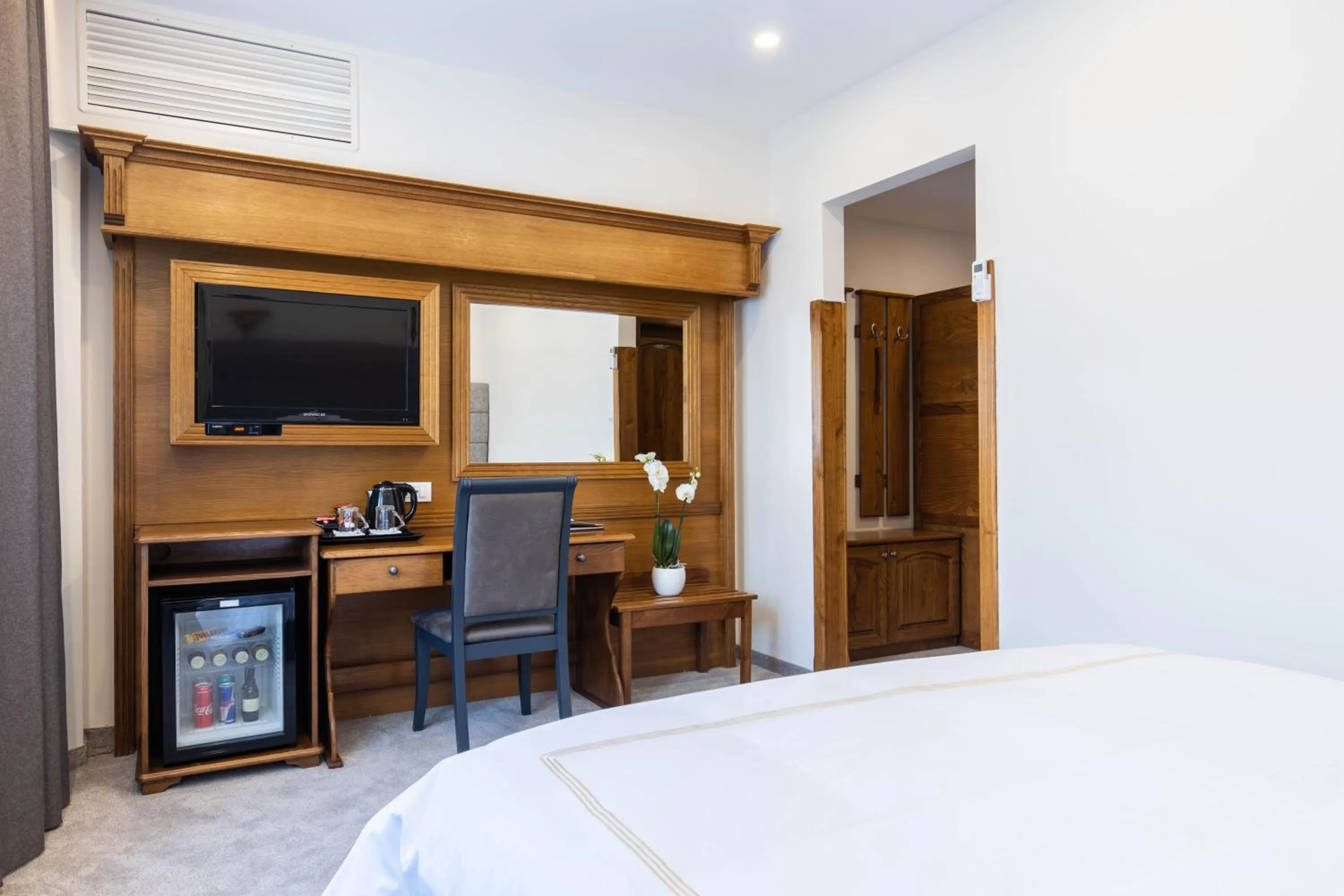 TV and multimedia, Bed in Hotel Afa