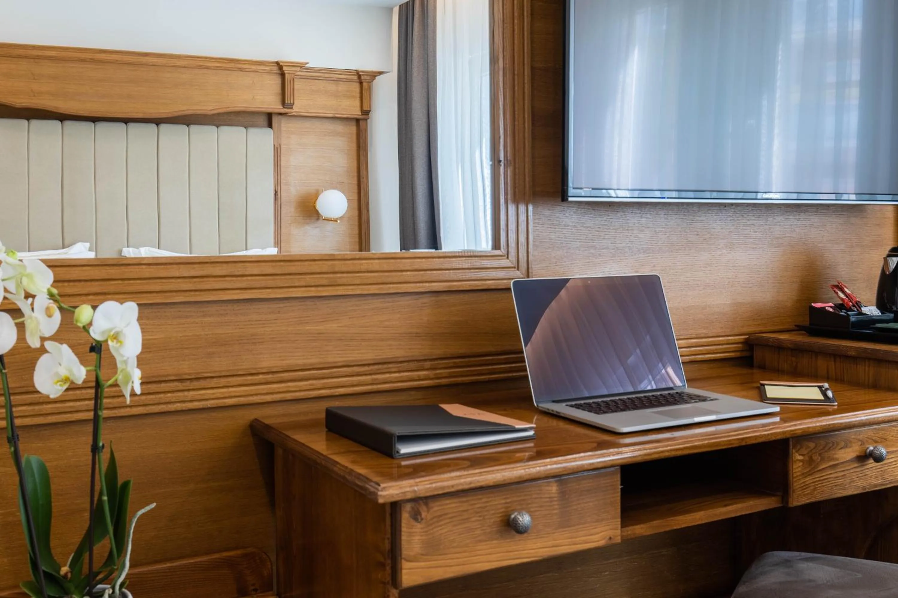 TV and multimedia in Hotel Afa