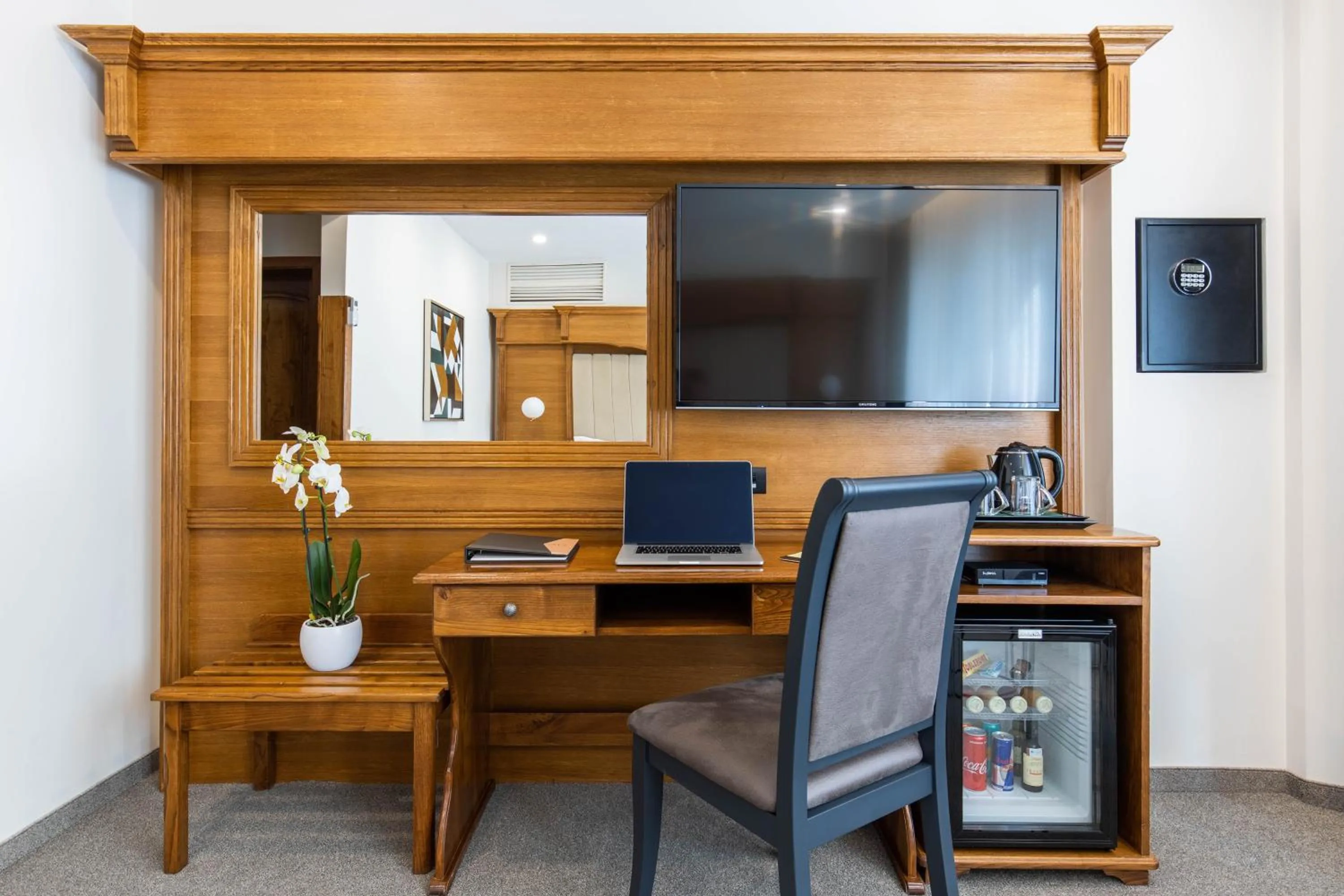 TV and multimedia in Hotel Afa