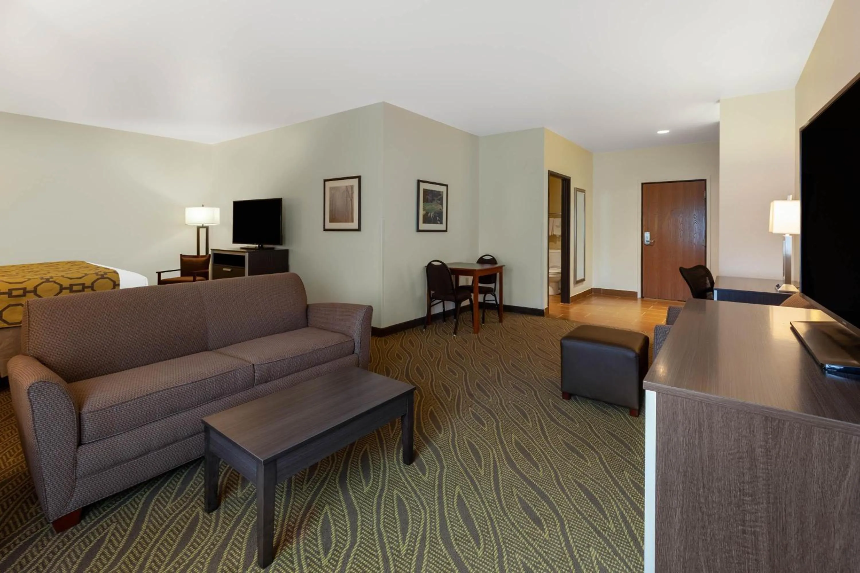 Photo of the whole room in Baymont by Wyndham Beulah