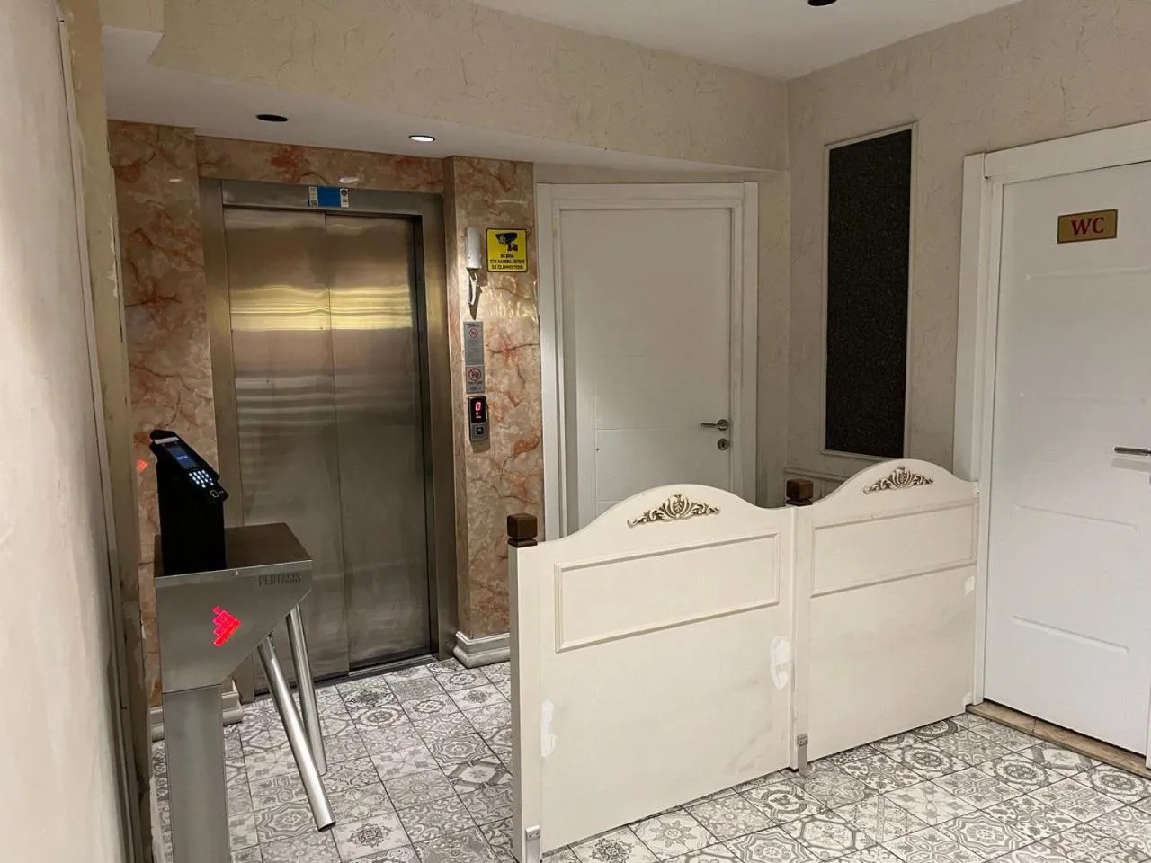 elevator in Global Hostel