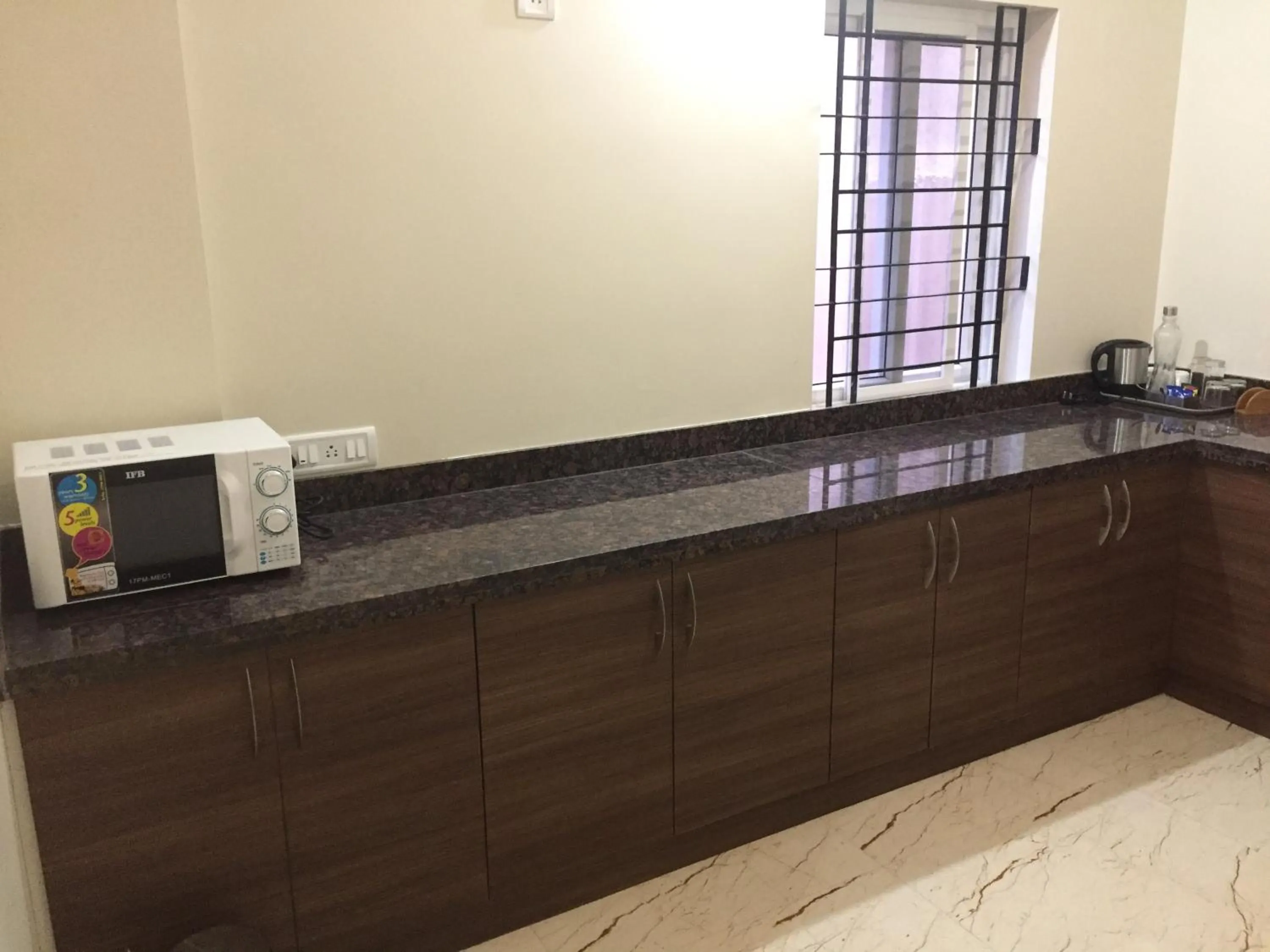 Communal kitchen in Lali Petals